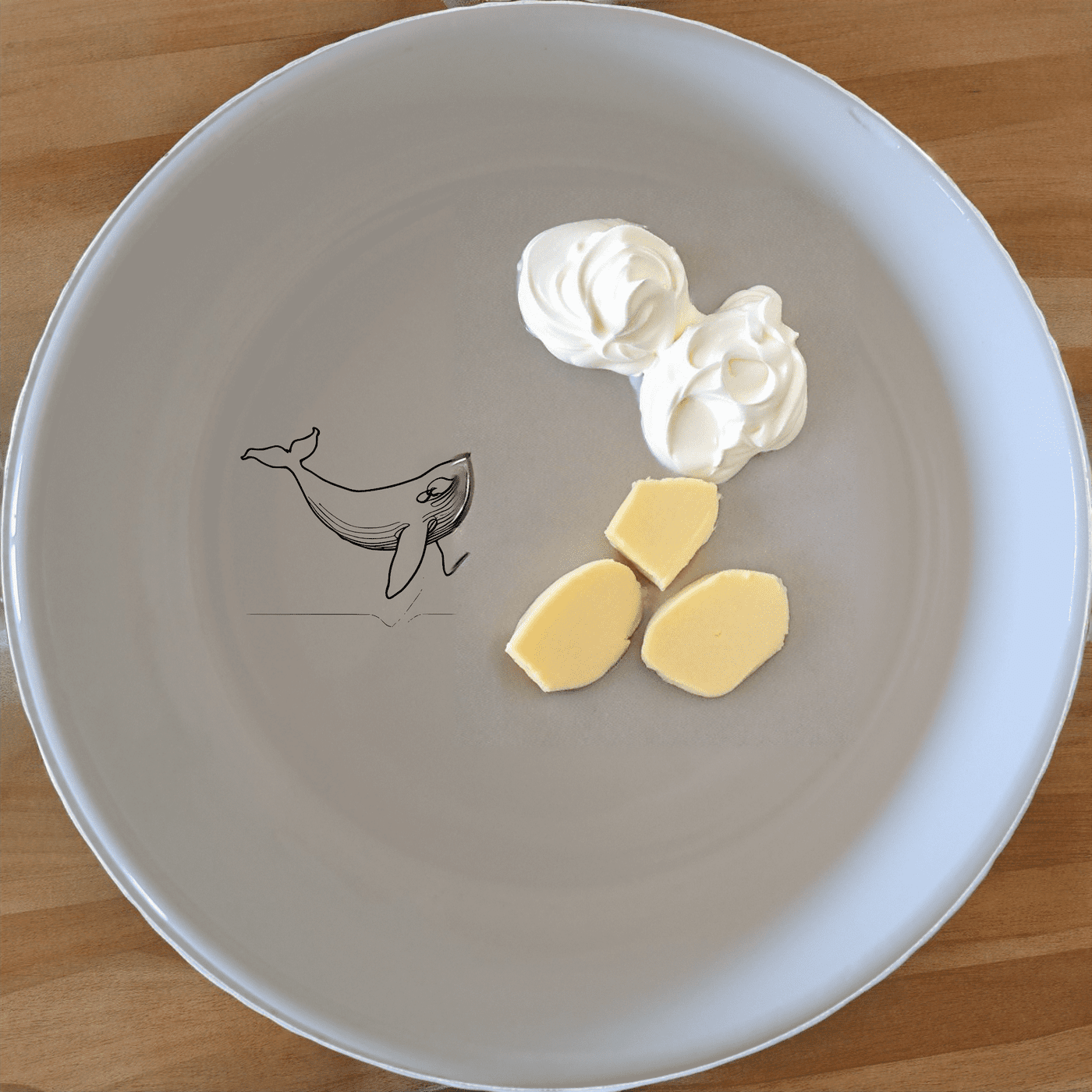 The Floating Breaching Whale Bowl Set of 4 features elegant whale designs, perfect for any dining table.