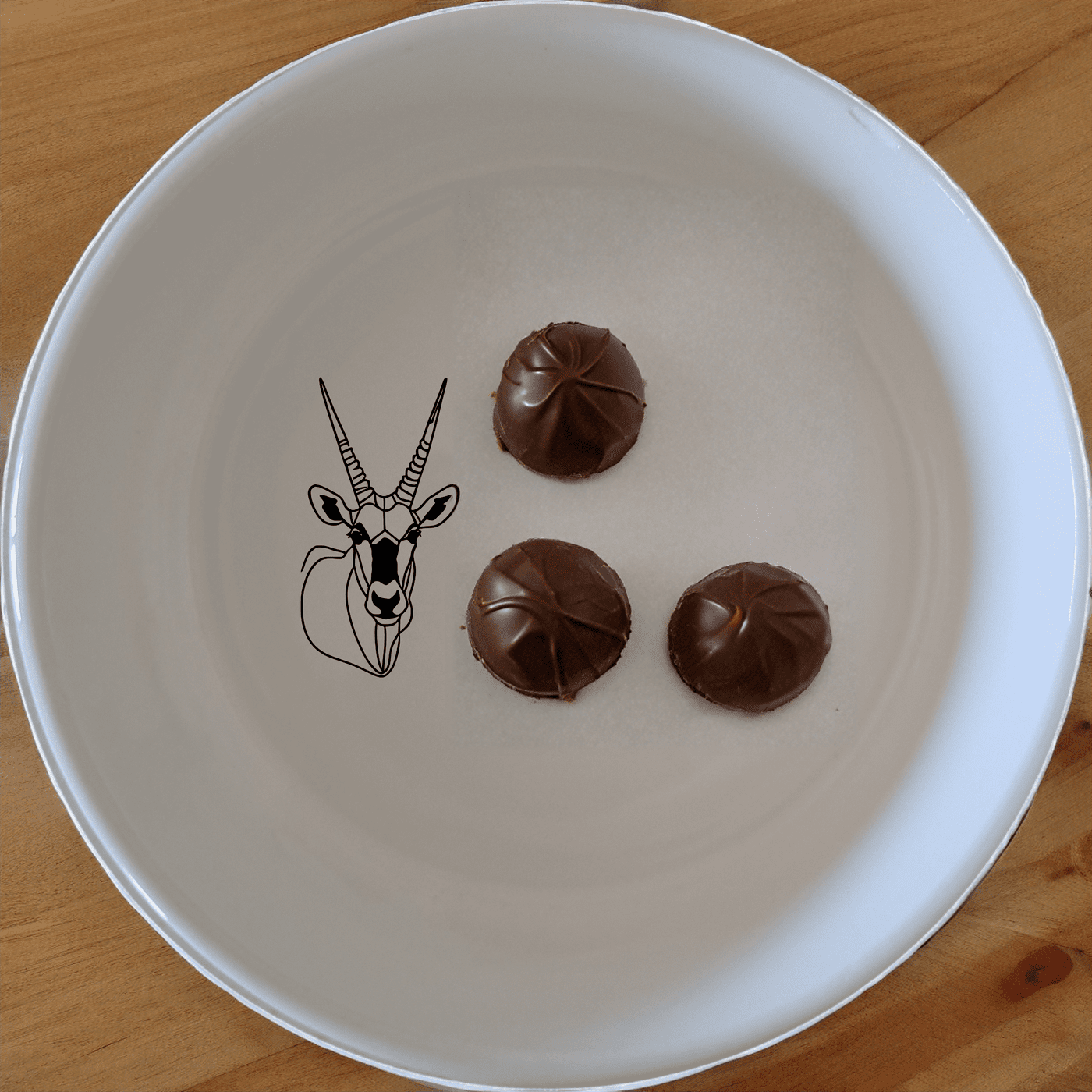 The Gemsbok Bust Bowl Set of 4 features elegant laser-etched designs perfect for modern dining. Crafted from premium ceramic, these bowls offer durability and style for everyday use.