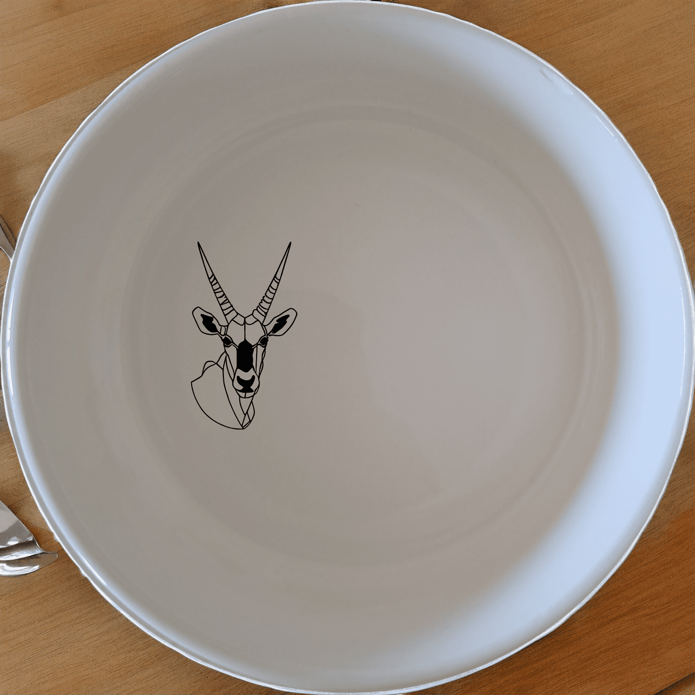 The Gemsbok Bust Bowl Set of 4 features elegant wildlife designs perfect for any dining table.