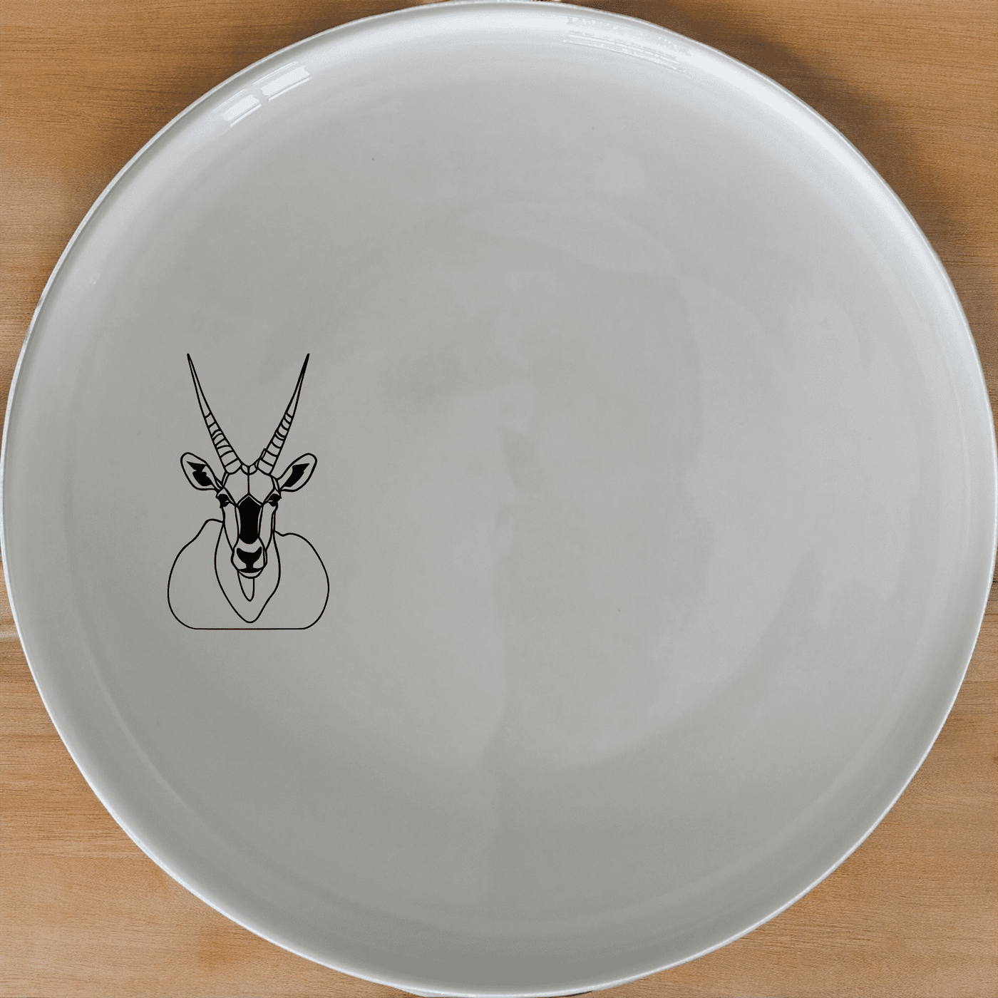 The Gemsbok Bust Dinner Plate Set of 4 features a striking silhouette design, perfect for modern dining and everyday use.