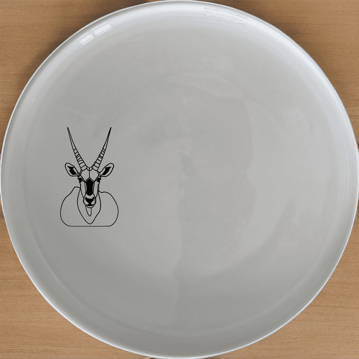 The Gemsbok Bust Side Plate Set of 4 features a striking silhouette design, perfect for modern and minimalist dining settings.