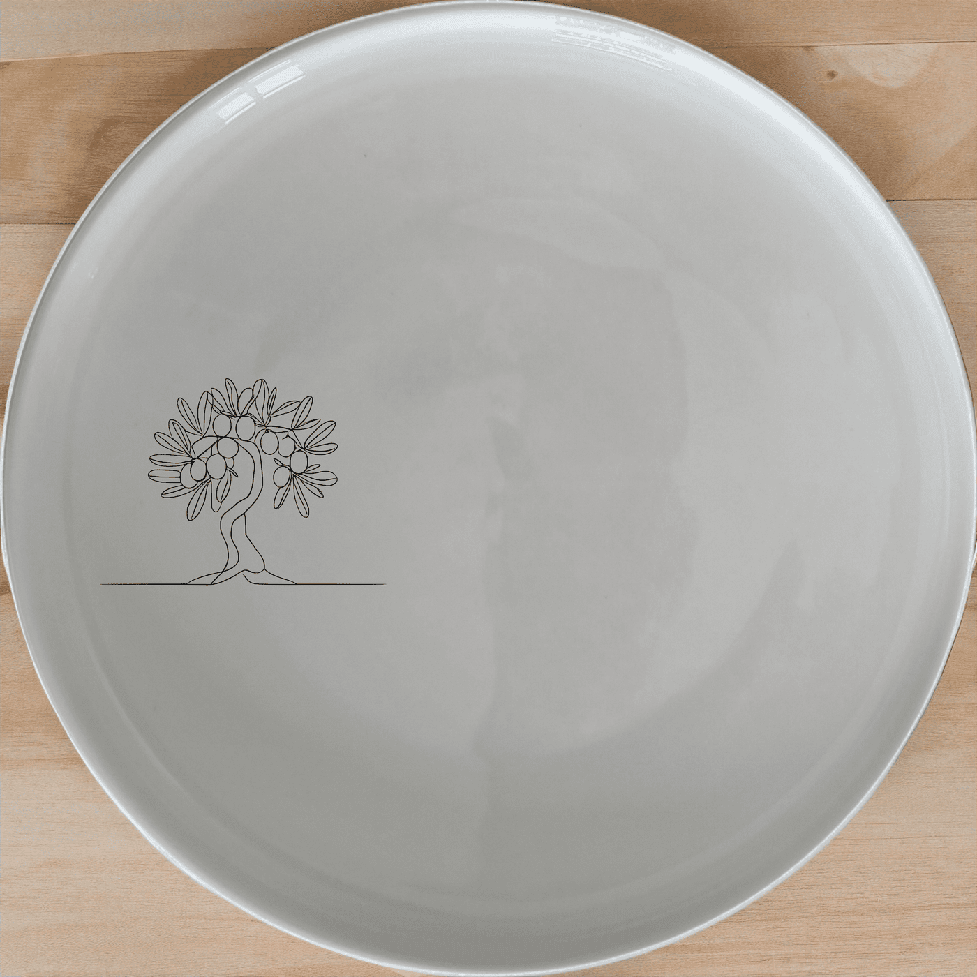 The Olive Tree Side Plate Set of 4 features a minimalist olive tree design, perfect for adding a touch of nature to your dining table.