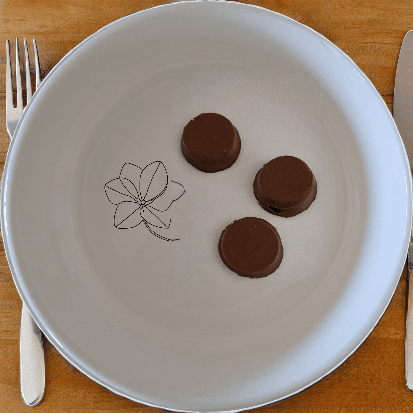 Floral Etched Bowl Set of 4 offers a modern, minimalist design perfect for everyday use or special occasions. This set of four white ceramic bowls features a subtle, laser-etched floral design, adding a touch of elegance to your dining table.