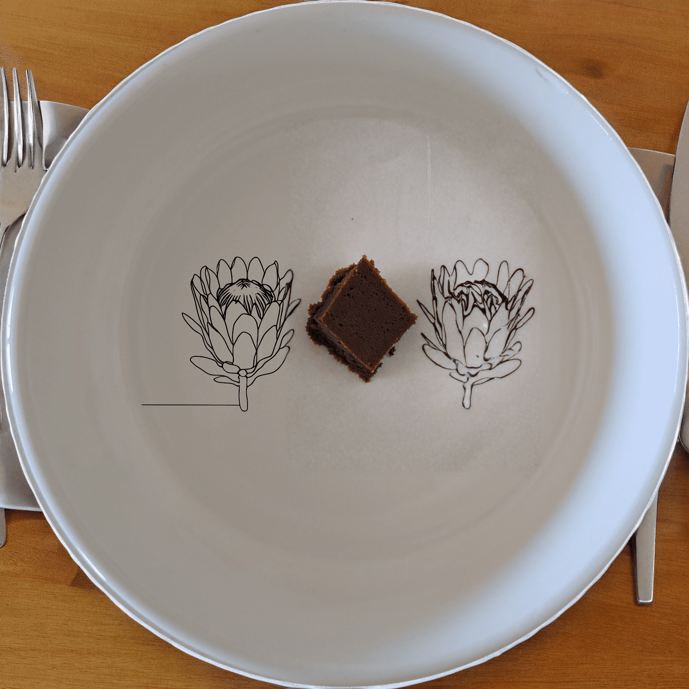 The King Protea Flower Bowl Set of 4 features a botanical illustration of the iconic King Protea flower, making it a perfect addition to any dining collection.