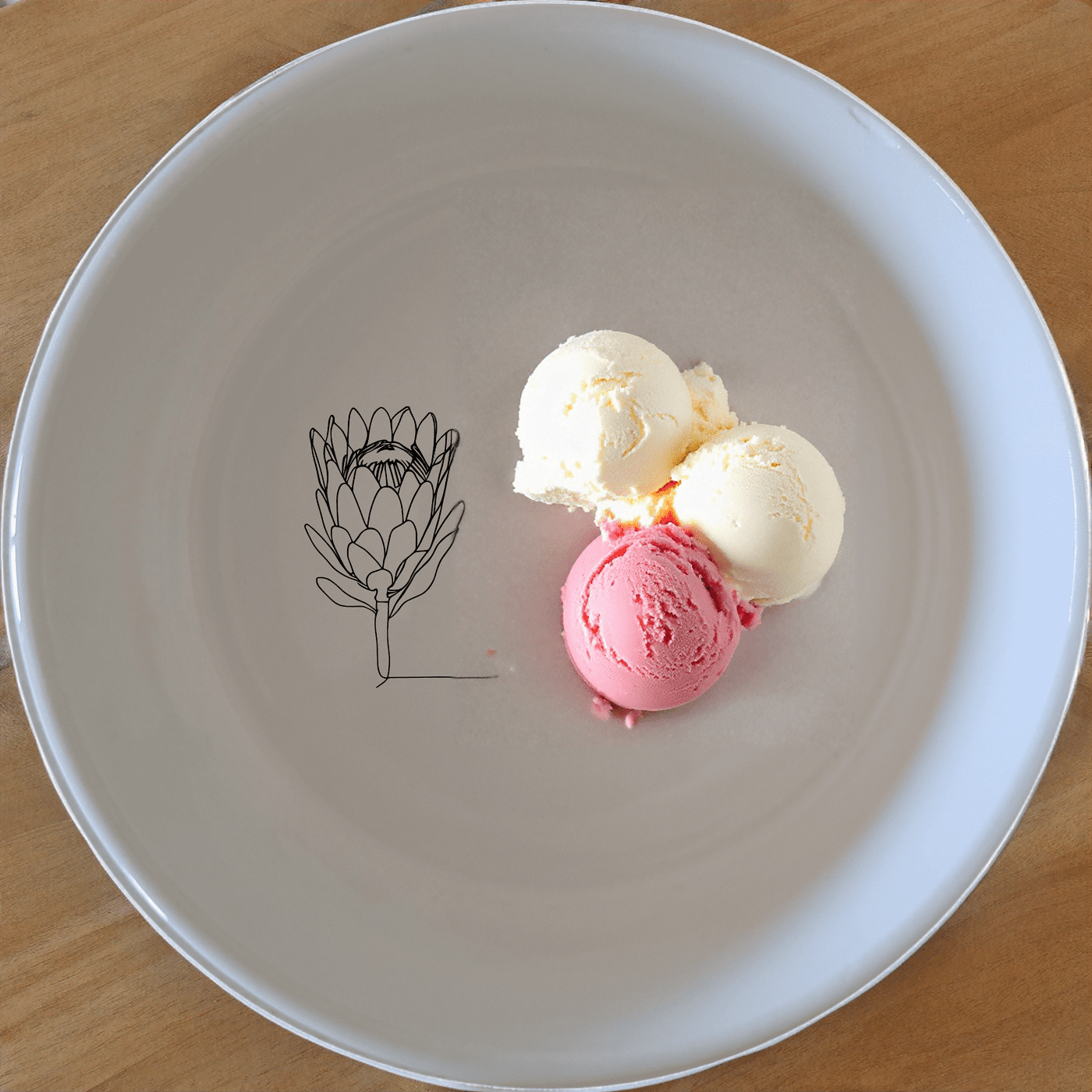 The King Protea Flower Bowl Set of 4 features a delicate botanical illustration, perfect for adding a touch of nature to your dining experience.