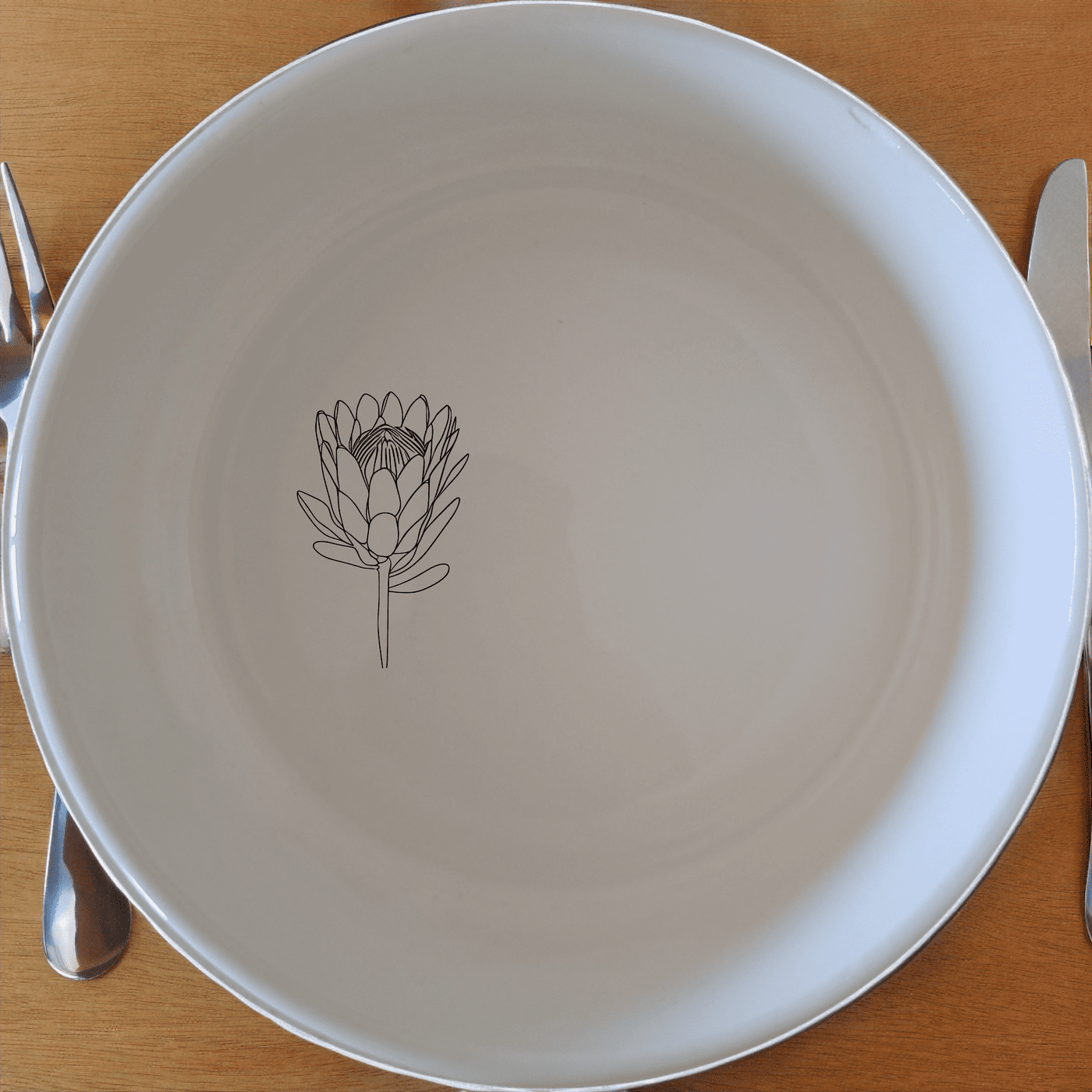 The King Protea Flower Bowl Set of 4 features elegant botanical designs perfect for any dining occasion.