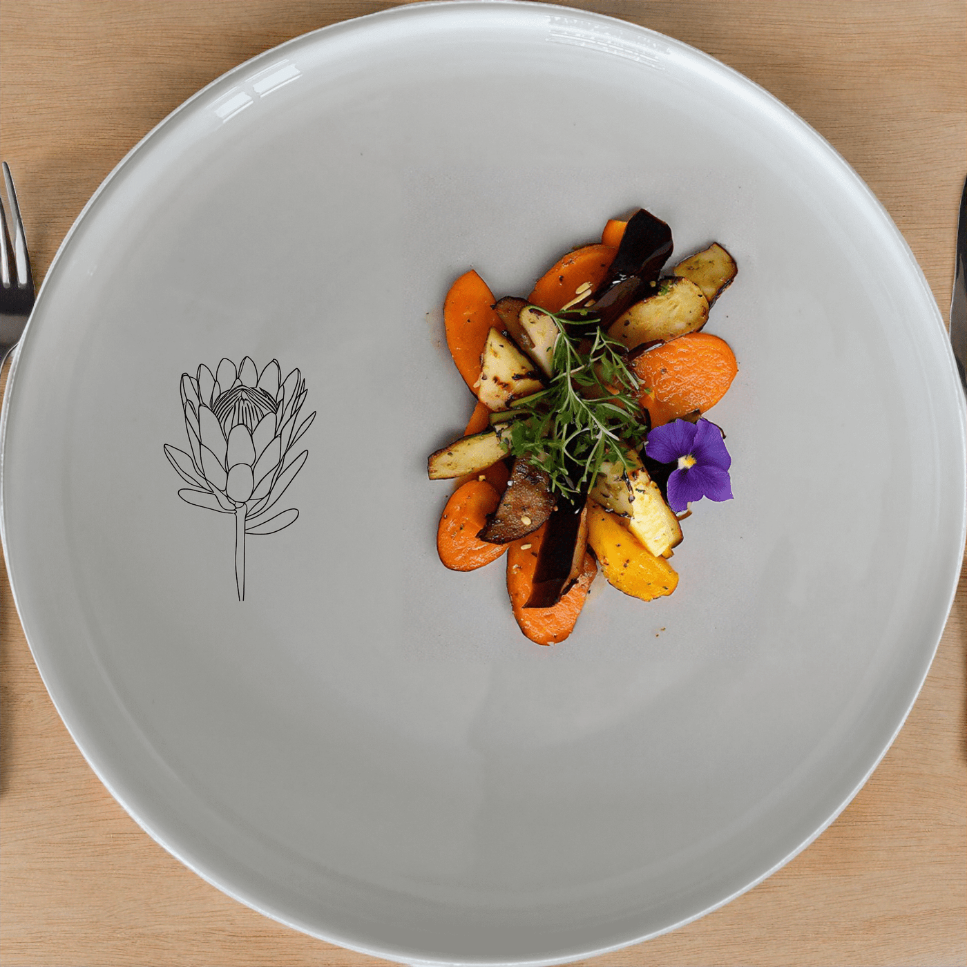 The King Protea Flower Side Plate Set of 4 adds a touch of botanical elegance to your table setting with its delicate laser-etched design.