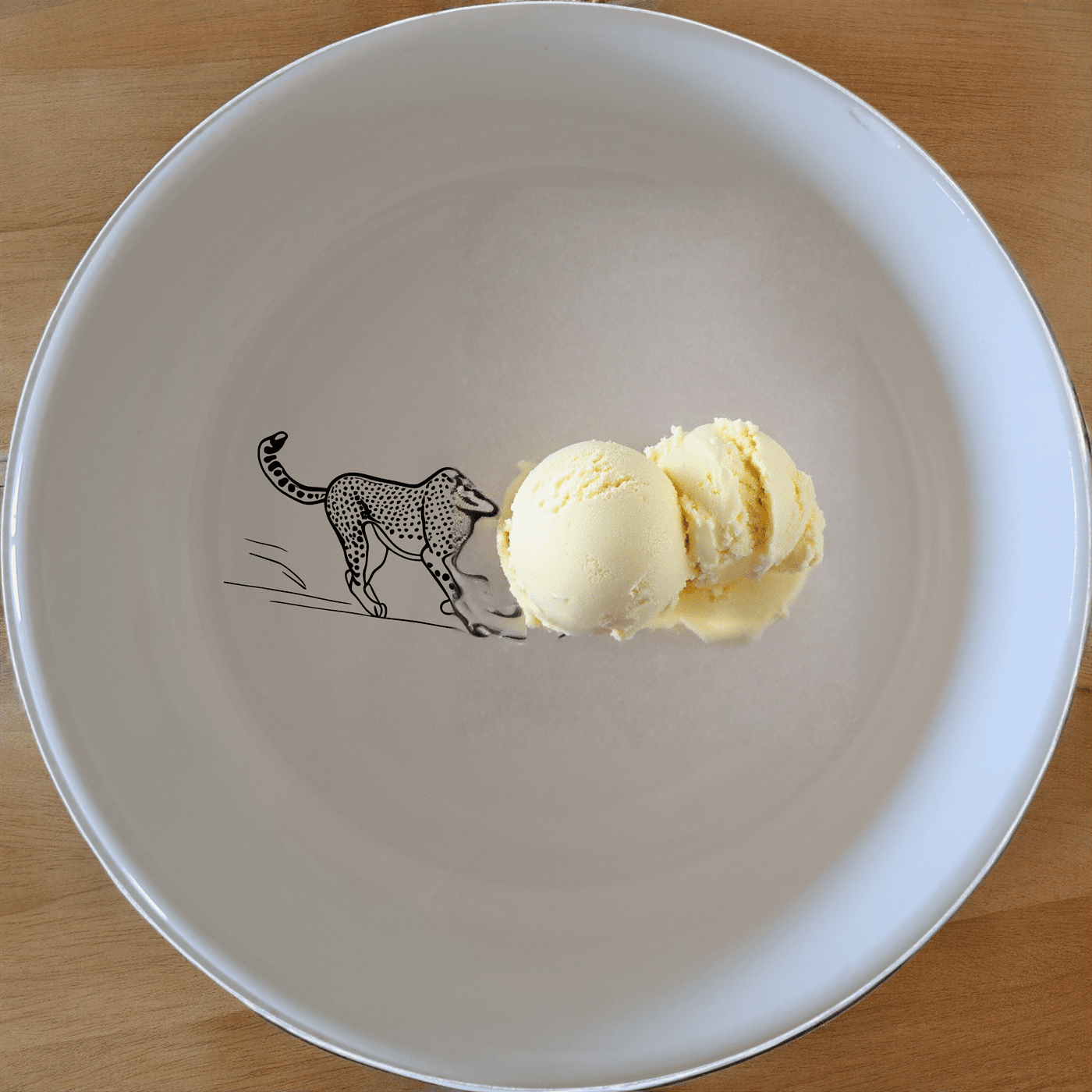 The Kruger Park Running Cheeta Bowl Set of 4 - Range 2 is a stylish and practical addition to any kitchen, perfect for everyday use or special occasions.