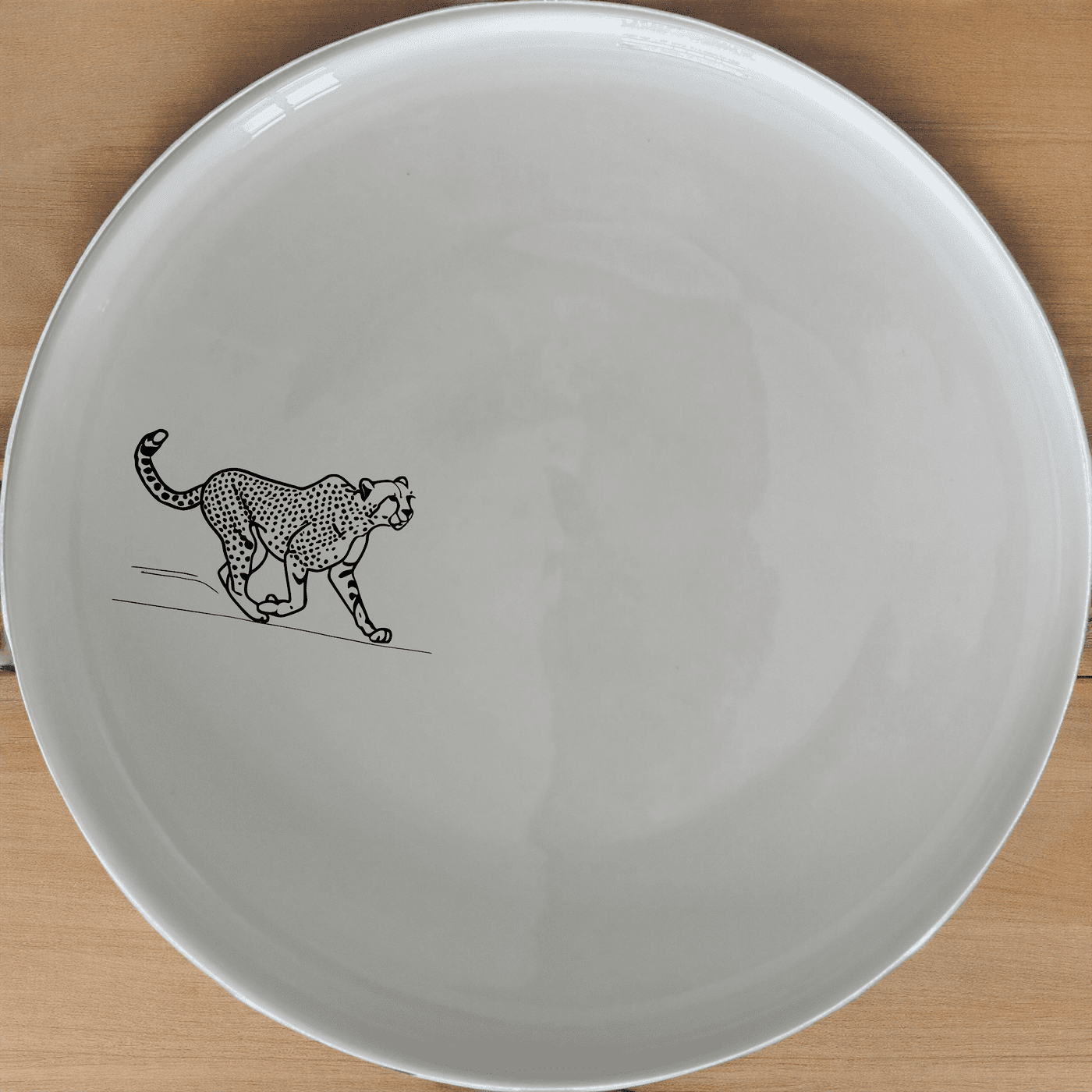 Running Cheeta Dinner Plate Set of 4 - Range 3 is a stylish and elegant dinner plate set featuring a cheetah in mid-stride, perfect for modern dining.
