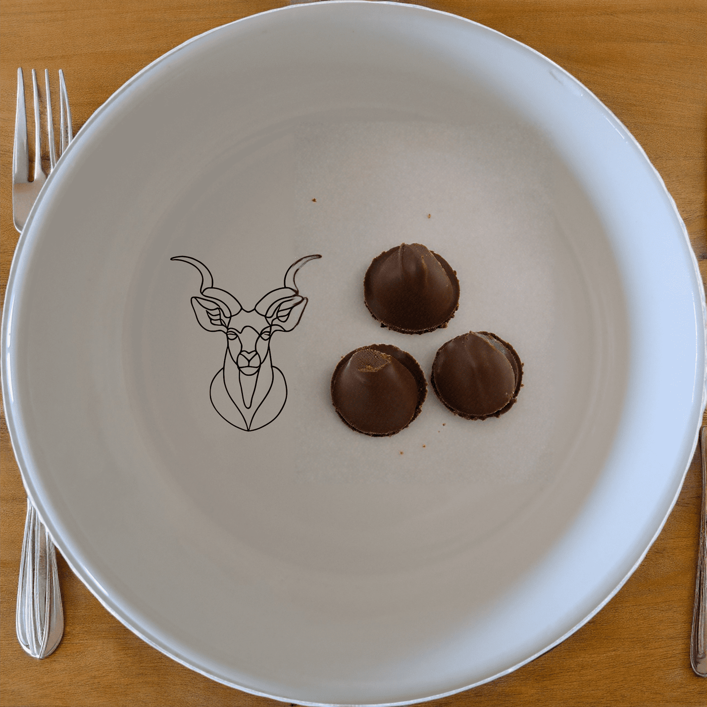 The Kudu Spiral Horns Majestic Bowl Set of 4 adds a touch of wildlife elegance to your dining table with its sleek design and durable ceramic construction.