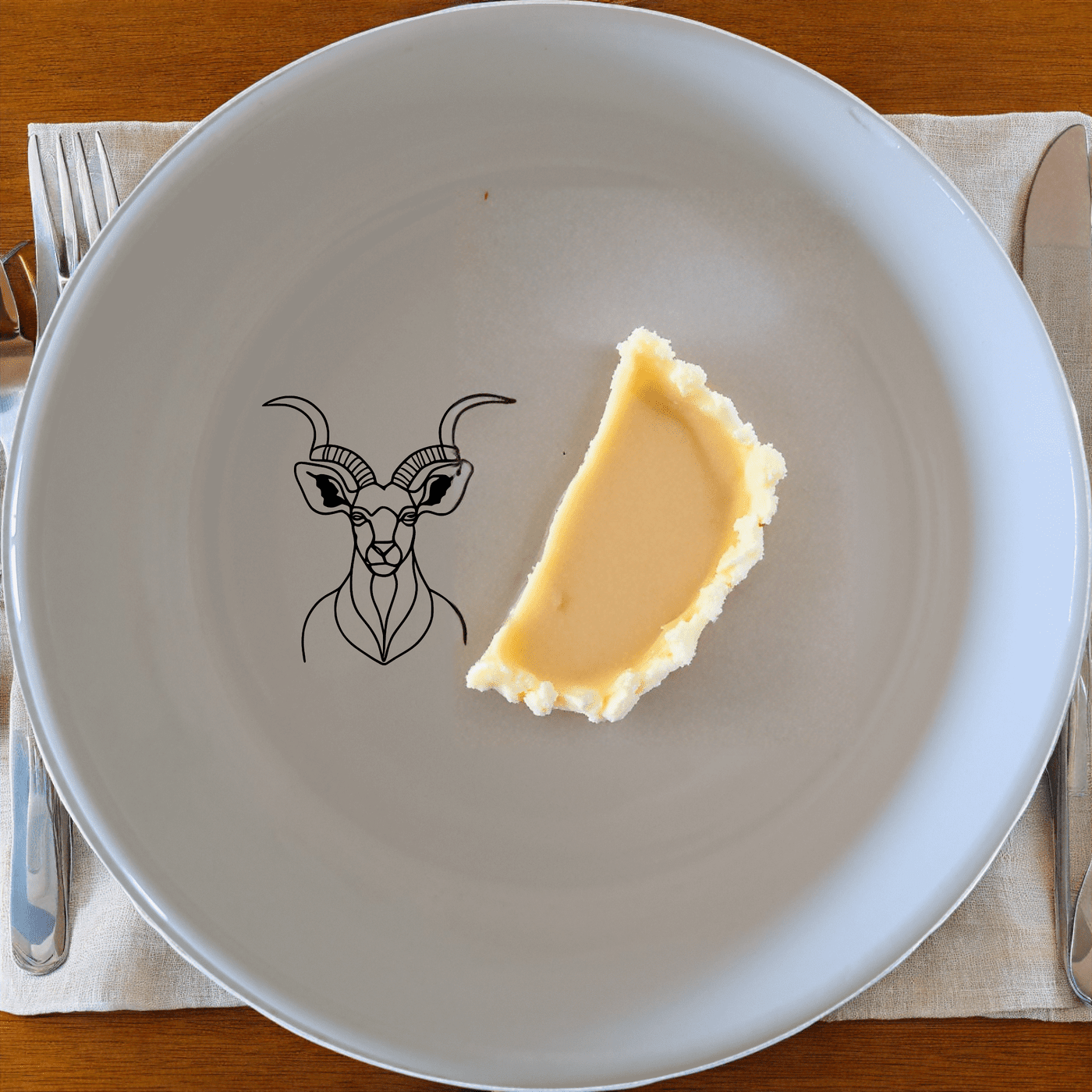 The Kudu Spiral Horns Majestic Bowl Set of 4 features elegant wildlife designs perfect for any dining table.