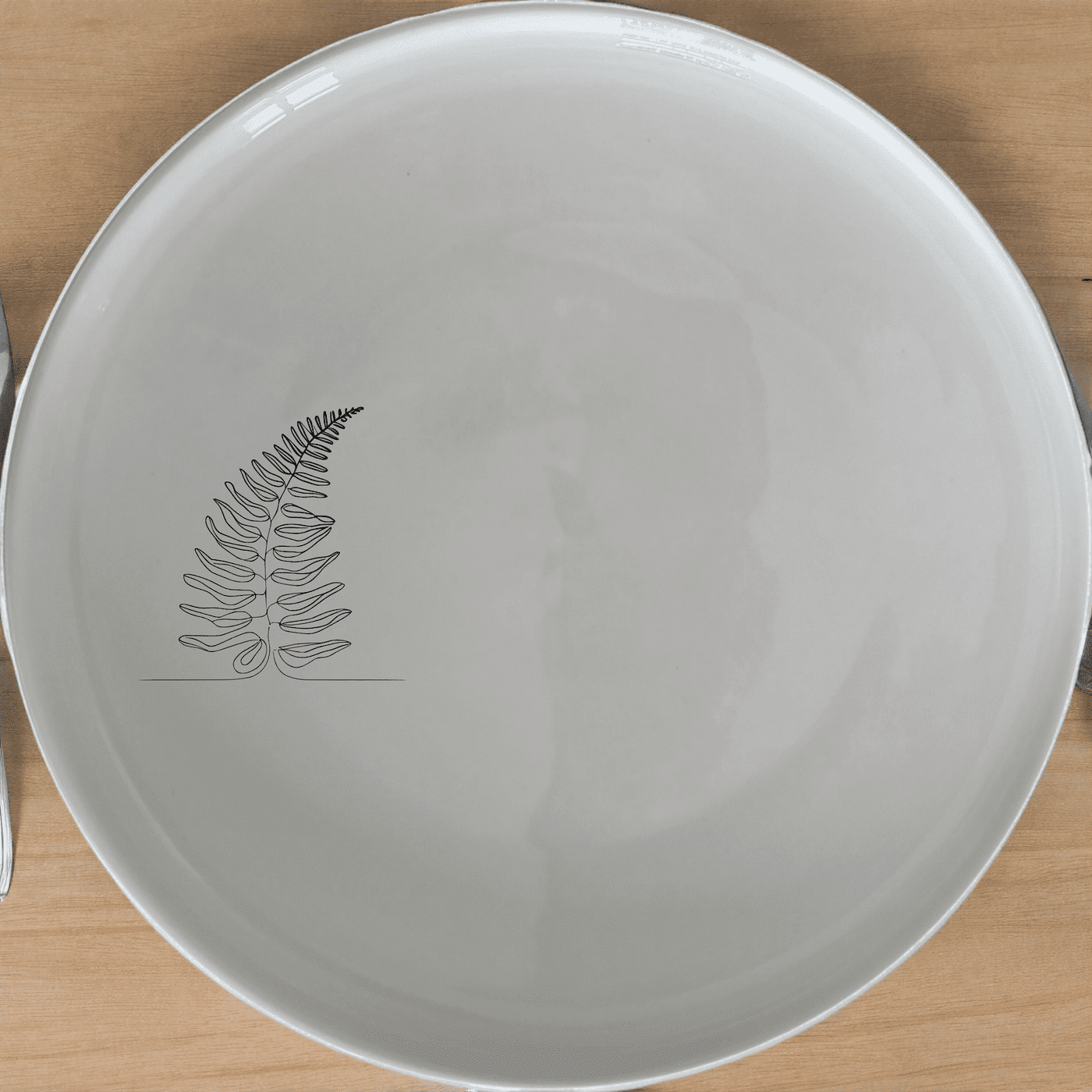 The Layered Fern Fronds Side Plate Set of 4 adds a touch of nature to your dining table with its elegant fern design.