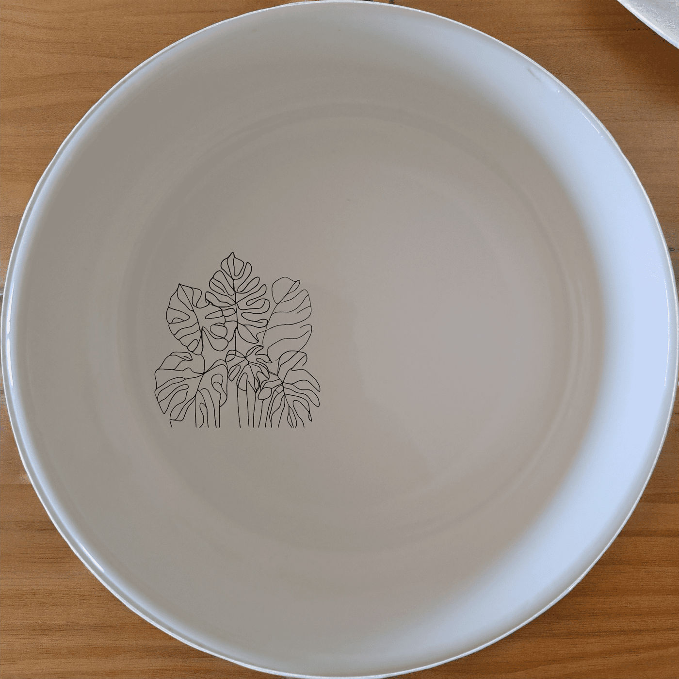 The Lush Jungle Canopy Bowl Set of 4 brings a touch of nature to your dining table with its elegant design and versatile use.