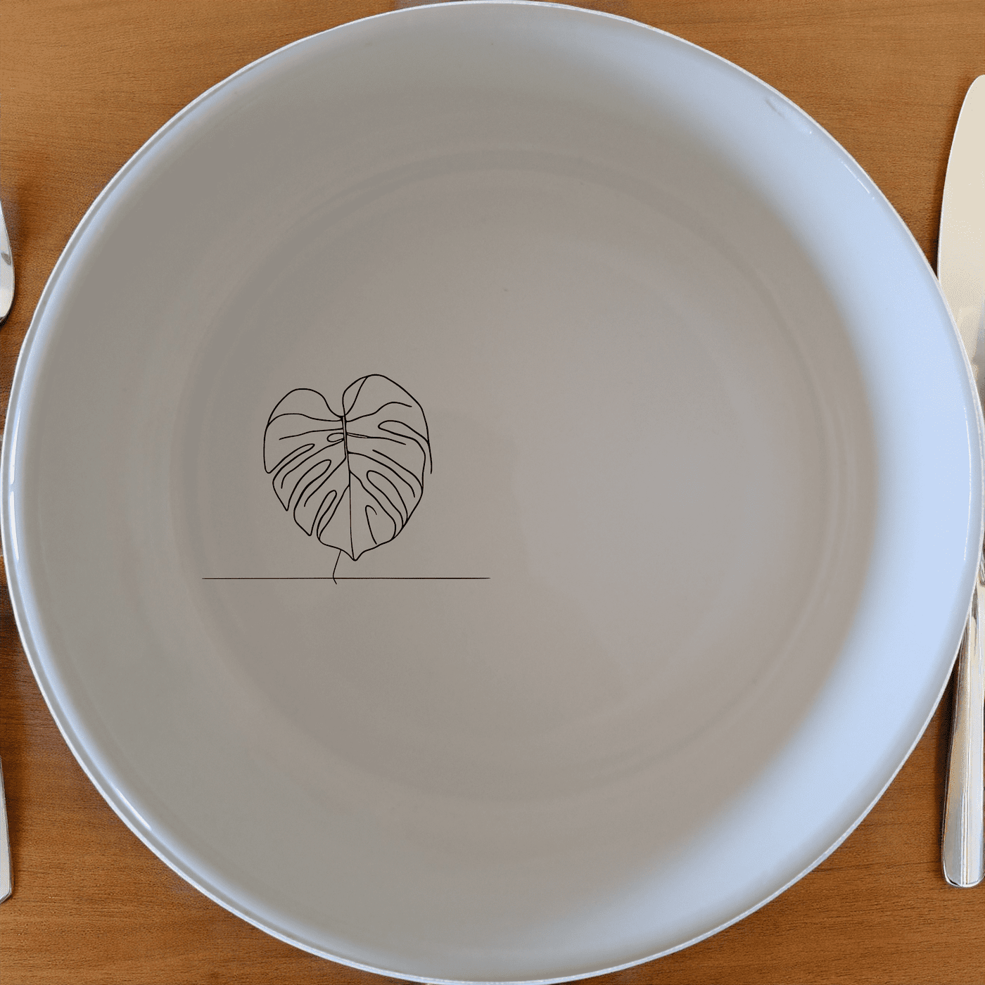 Monstera Deliciosa Bowl Set of 4 adds a touch of nature to your dining experience with its elegant design and versatile use.