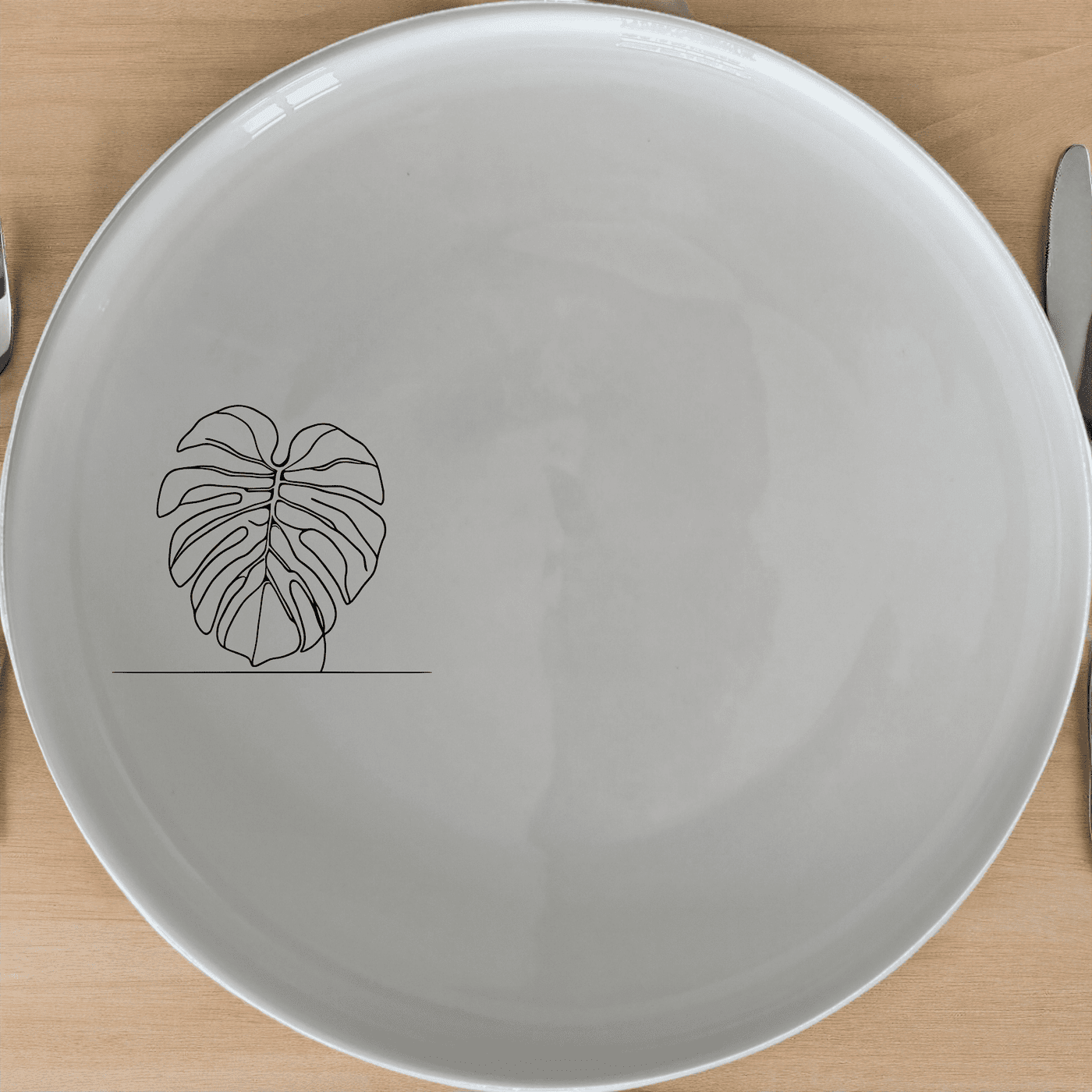 Monstera Deliciosa Dinner Plate Set of 4 features a sleek, modern design perfect for any dining table. This set includes four elegant dinner plates with a subtle leaf motif, ideal for both everyday use and special occasions.