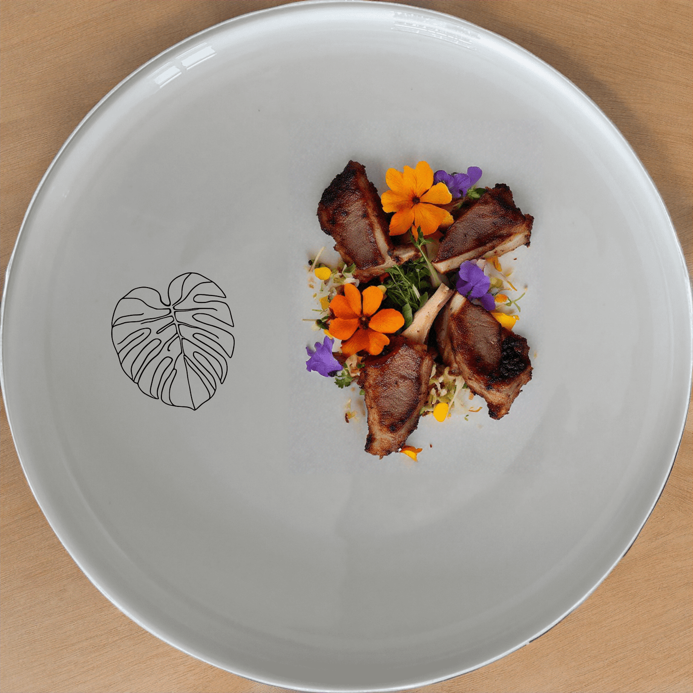 Monstera Leaf Dinner Plate Set of 4 offers a stylish and modern design perfect for any dining occasion.
