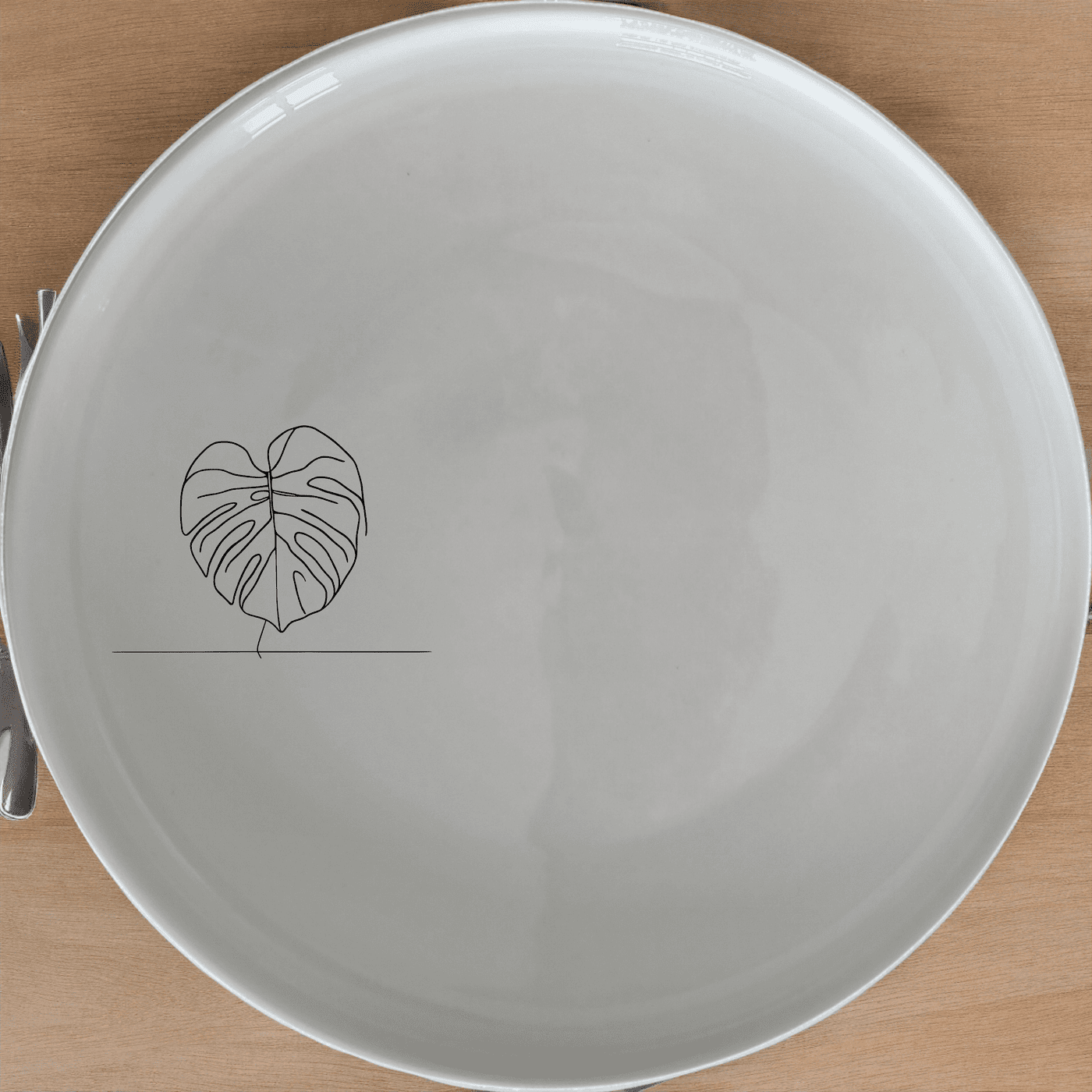 Monstera Leaf Side Plate Set of 4 is a stylish and versatile addition to any dining table, perfect for modern and contemporary interiors.