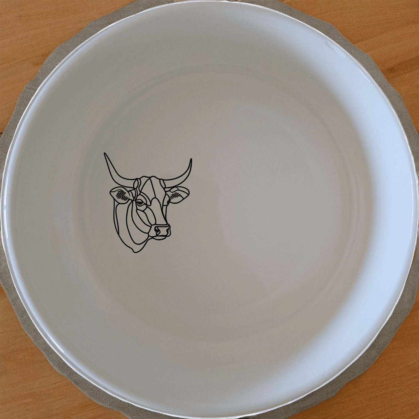 The Nguni Cattle Cow Head Bowl Set of 4 is a unique and stylish addition to any kitchen, featuring a striking Nguni cattle design.