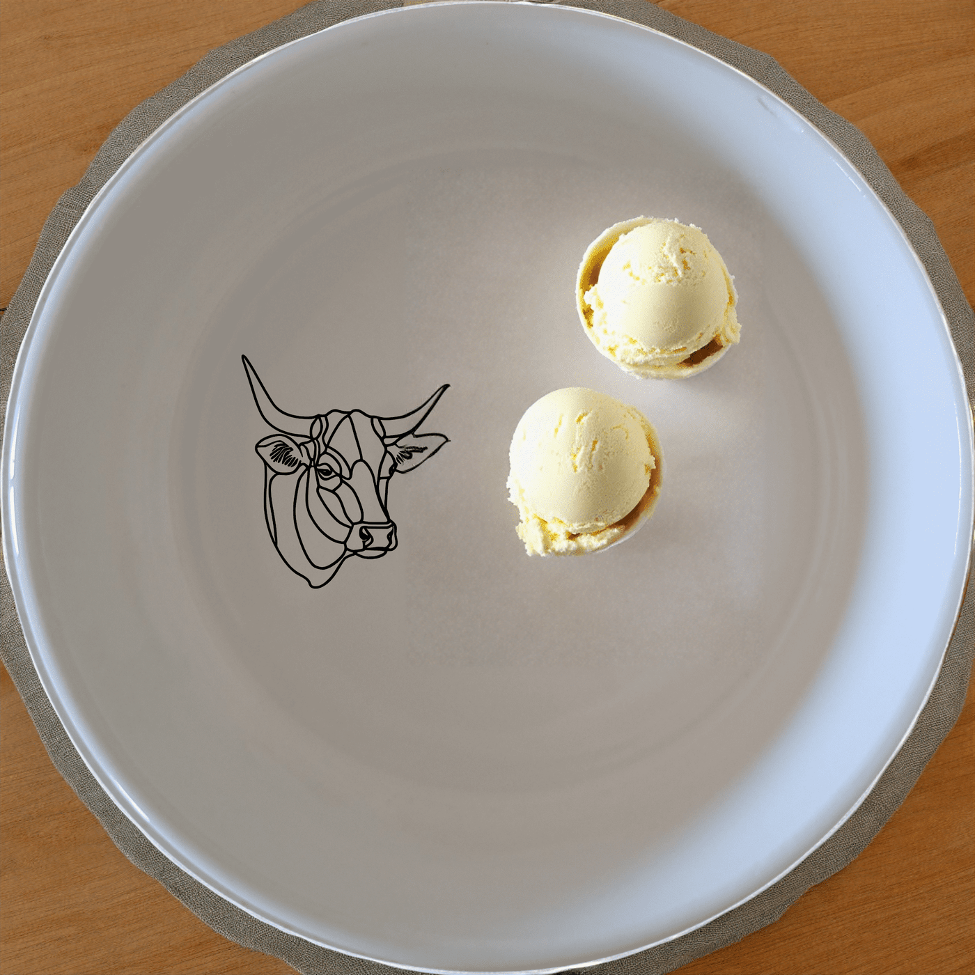 The Nguni Cattle Cow Head Bowl Set of 4 is a unique and stylish addition to any kitchen, featuring a striking Nguni cattle design.