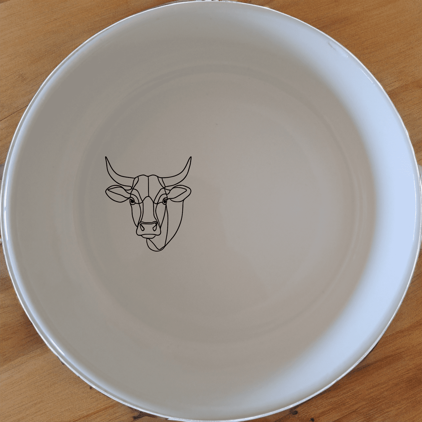 The Nguni Cattle Cow Head Bowl Set of 4 adds a unique touch to your dining experience with its distinctive design and high-quality ceramic construction.