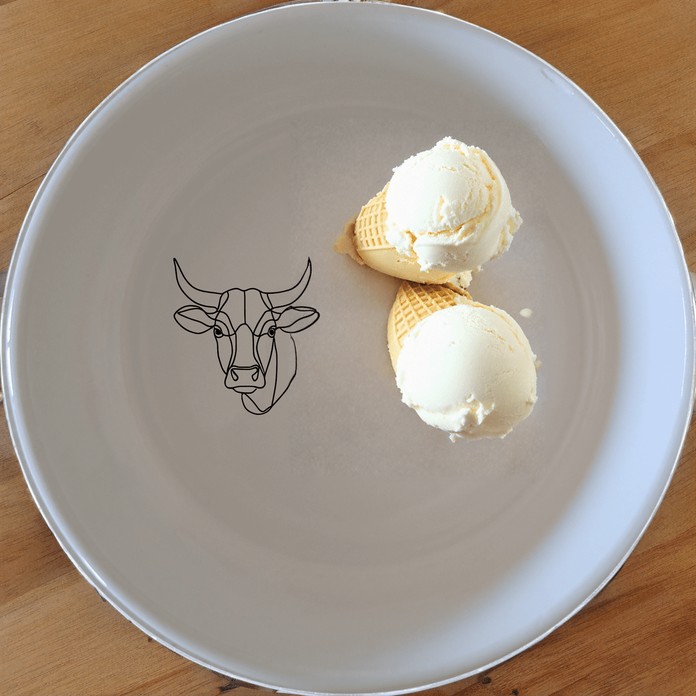The Nguni Cattle Cow Head Bowl Set of 4 adds a unique touch to your dining experience with its distinctive design and high-quality ceramic construction.