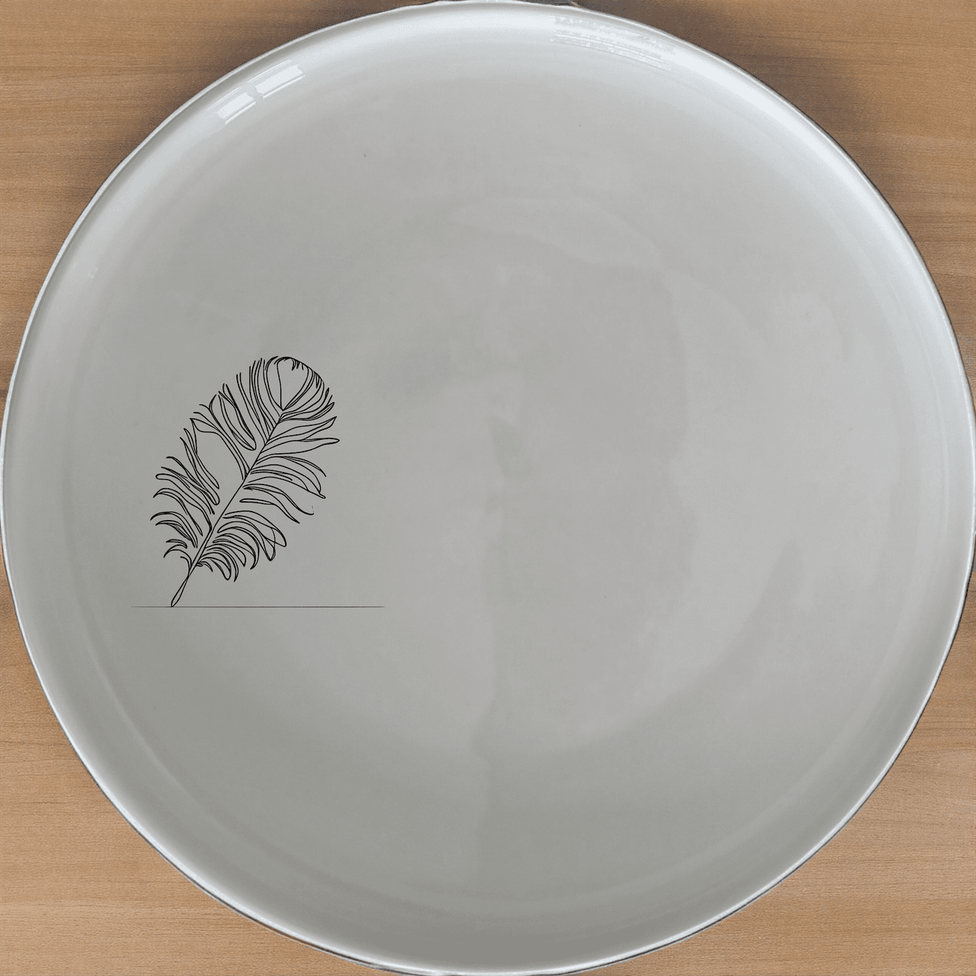 The Ostrich Feather Dinner Plate Set of 4 adds a touch of nature to your dining table with its delicate, detailed design.