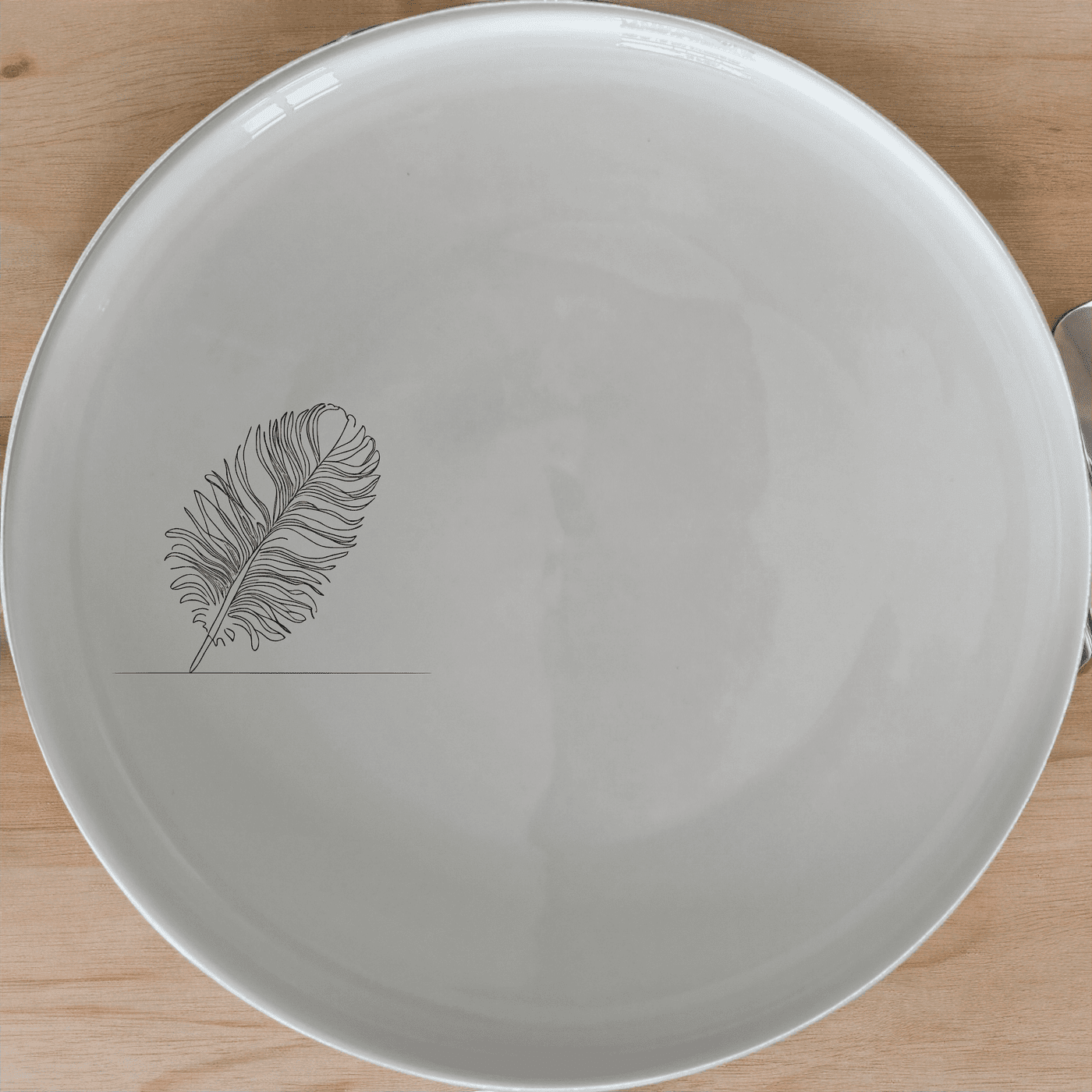 The Ostrich Feather Dinner Plate Set of 4 adds a touch of nature to your dining table with its delicate, detailed design.