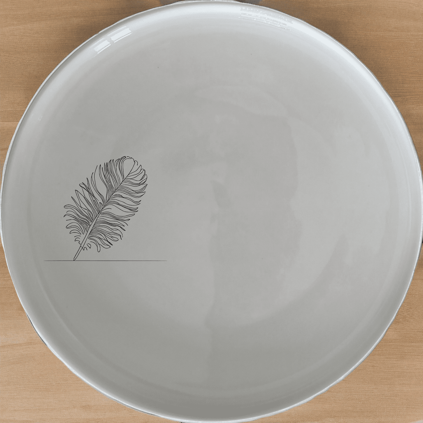 The Ostrich Feather Side Plate Set of 4 adds a touch of elegance to any dining table with its delicate laser-etched design.