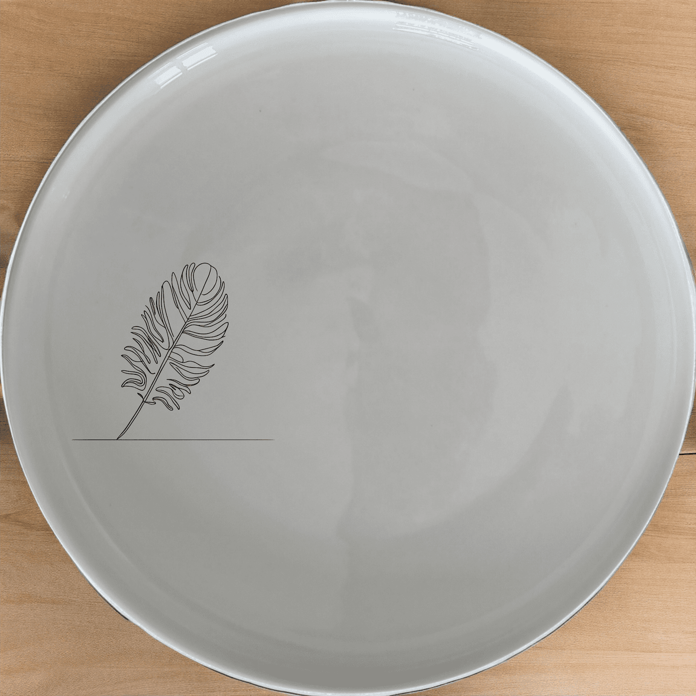 The Ostrich Feather Delicate Side Plate Set of 4 adds a touch of sophistication to your dining table with its intricate design and timeless appeal.