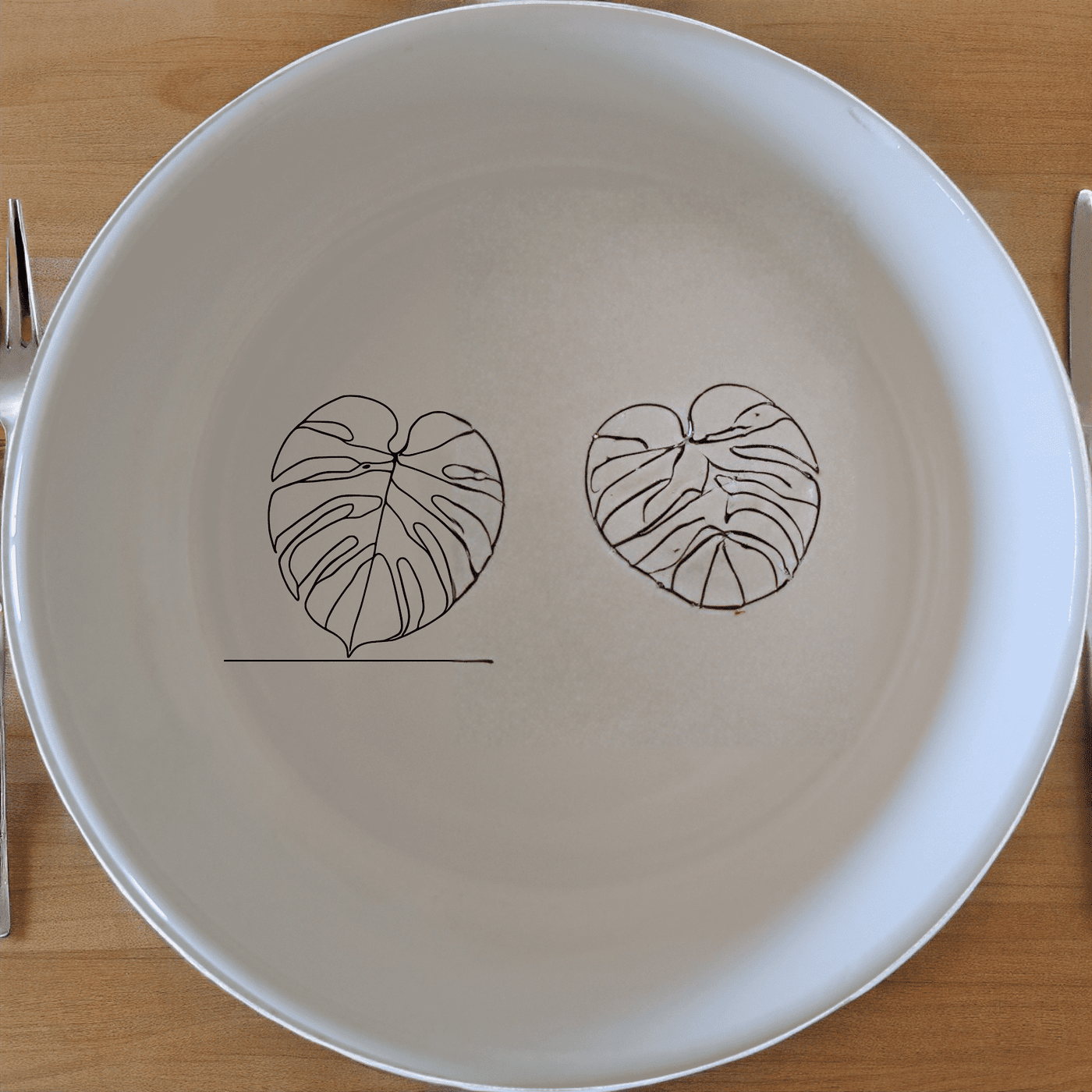 The Oversized Monstera Leaves Bowl Set of 4 features a bold botanical design, perfect for modern dining and everyday use.