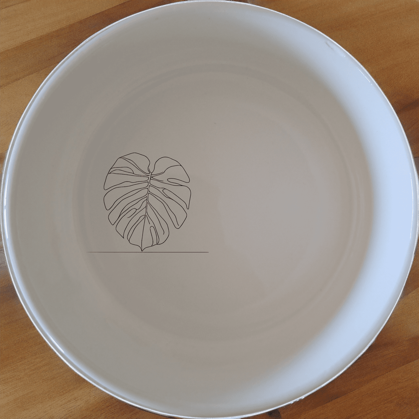 The Oversized Monstera Leaves Bowl Set of 4 brings a touch of nature to your dining table with its elegant botanical design.