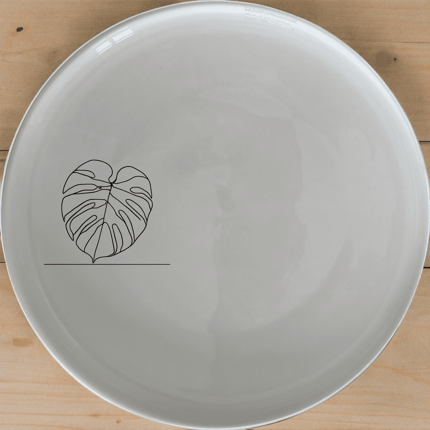 The Oversized Monstera Leaves Dinner Plate Set of 4 adds a touch of nature to your dining table with its elegant design.