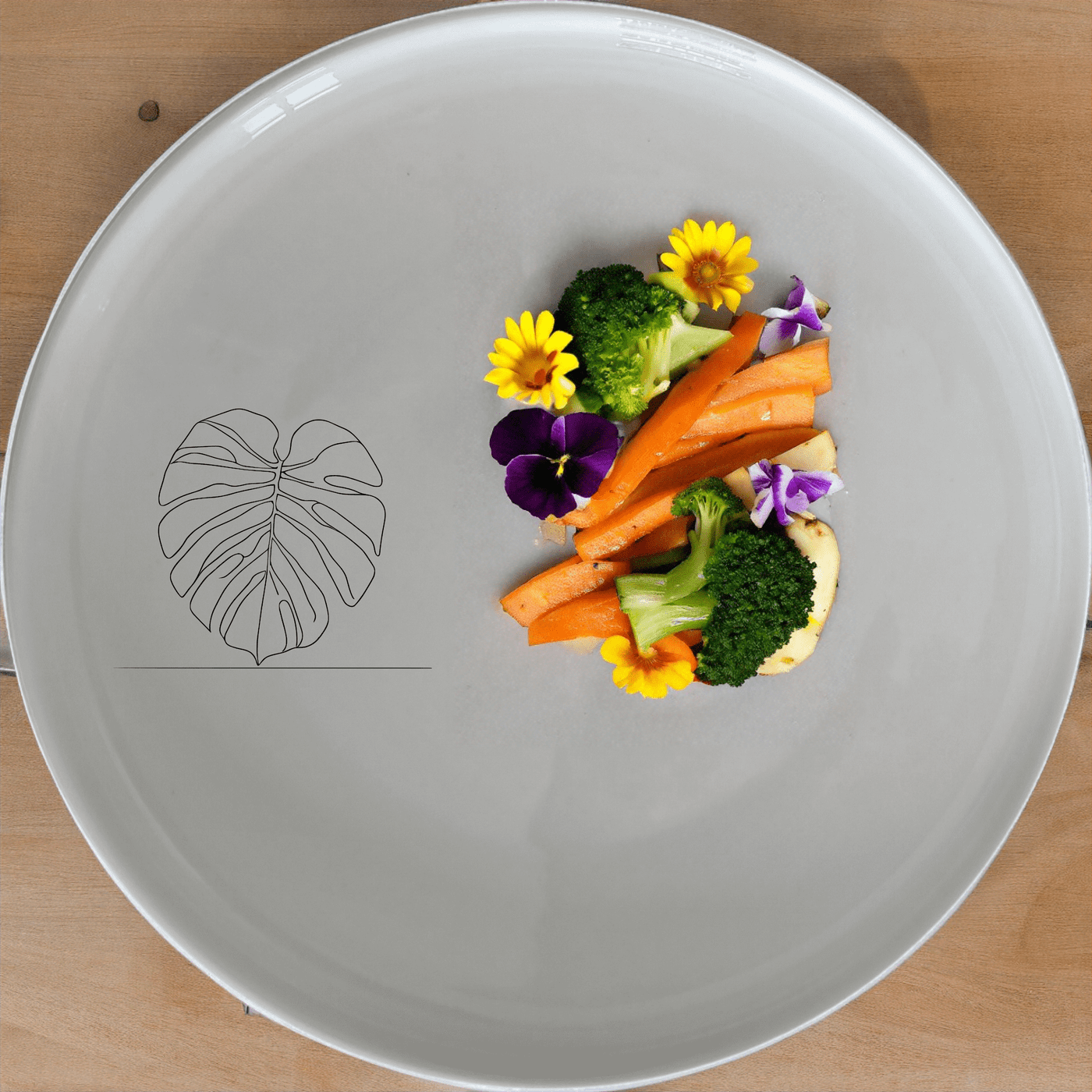 The Oversized Monstera Leaves Dinner Plate Set of 4 adds a touch of nature to your dining table with its elegant design.