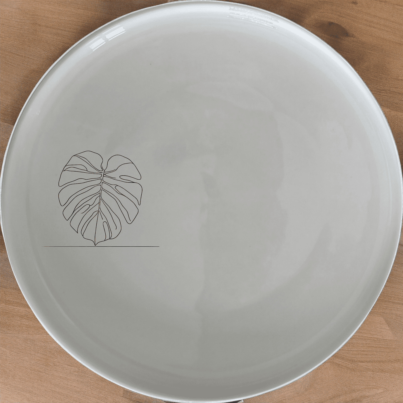 The Oversized Monstera Leaves Side Plate Set of 4 adds a touch of nature to your dining table with its elegant design and versatile use.