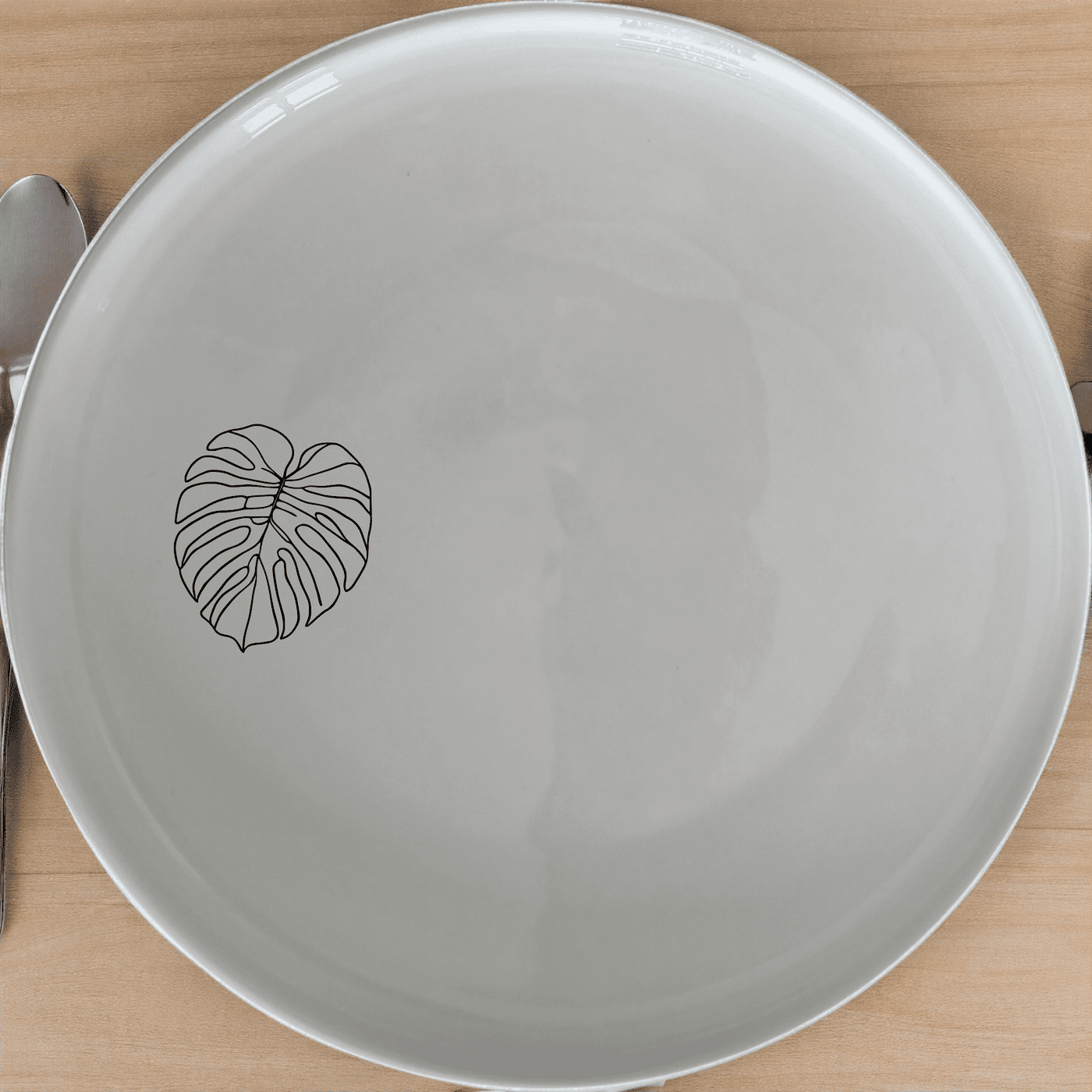 The Oversized Monstera Leaves Side Plate Set of 4 adds a touch of nature to your dining table with its elegant botanical design.