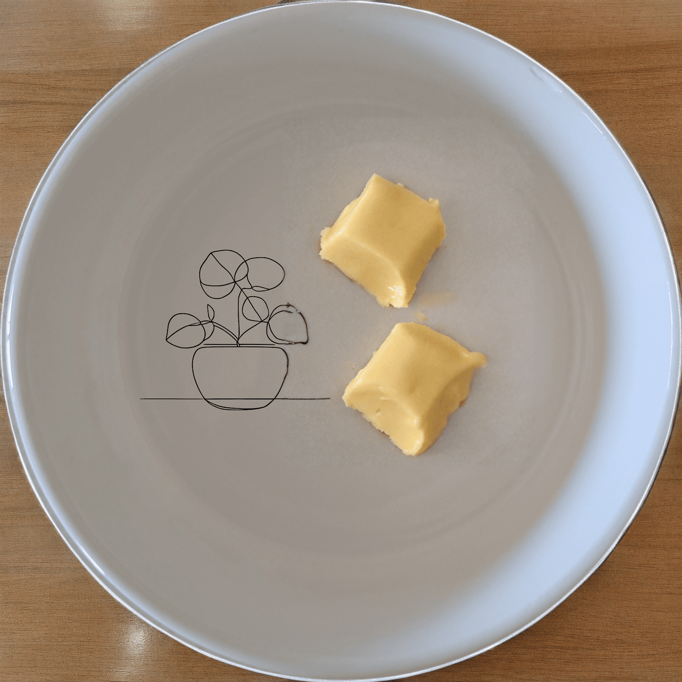 The Pilea Peperomioides Bowl Set of 4 is a stylish and versatile addition to your kitchen, perfect for serving snacks or desserts.