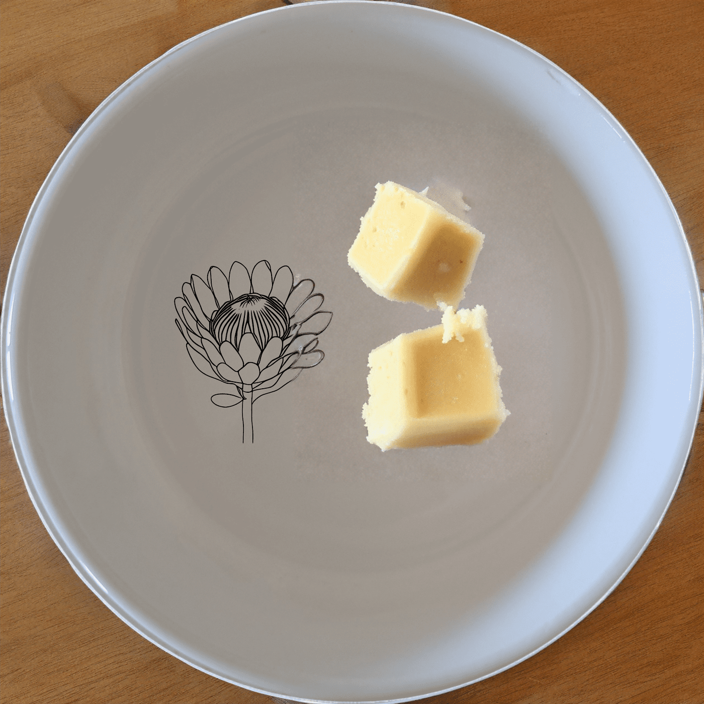 The Pincushion Protea Flower Bowl Set of 4 adds a touch of nature to your dining table with its elegant design and versatile use.