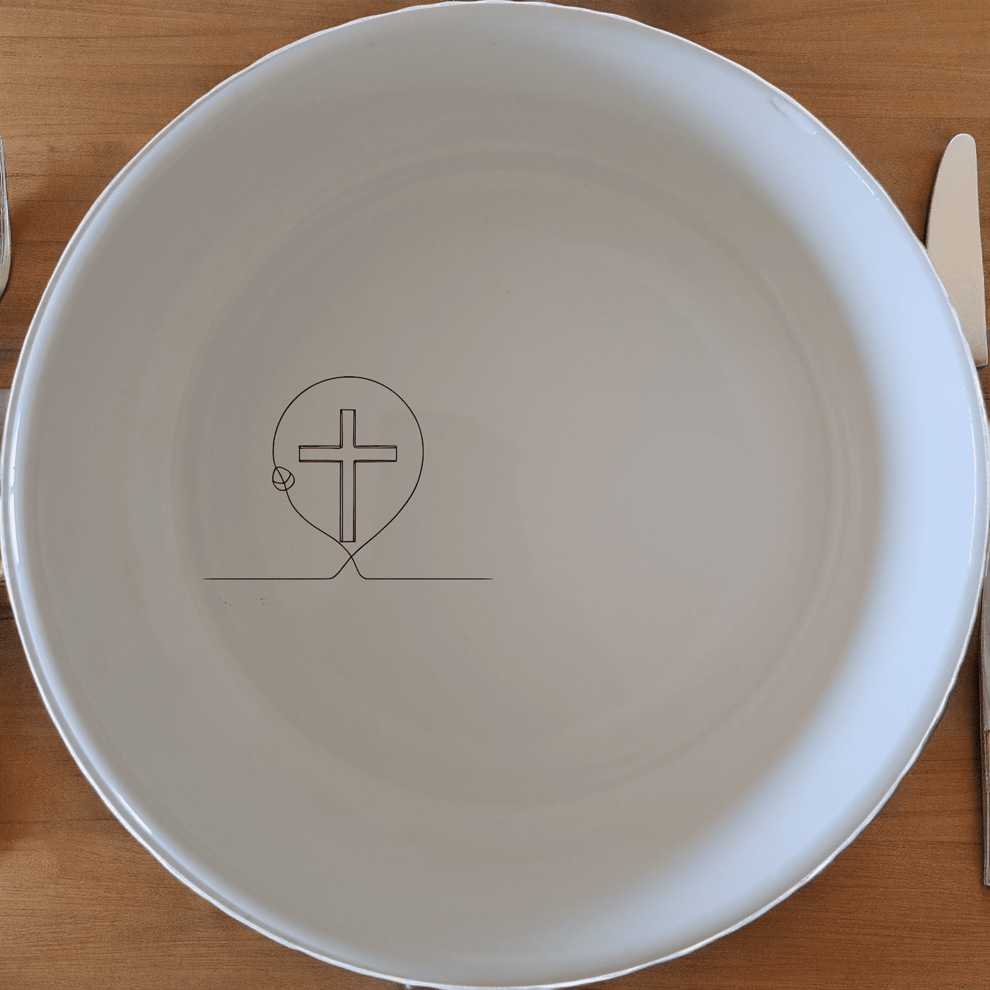 The Christian Easter Bowl Set of 4 features a delicate cross design, perfect for your festive table setting this Easter season.