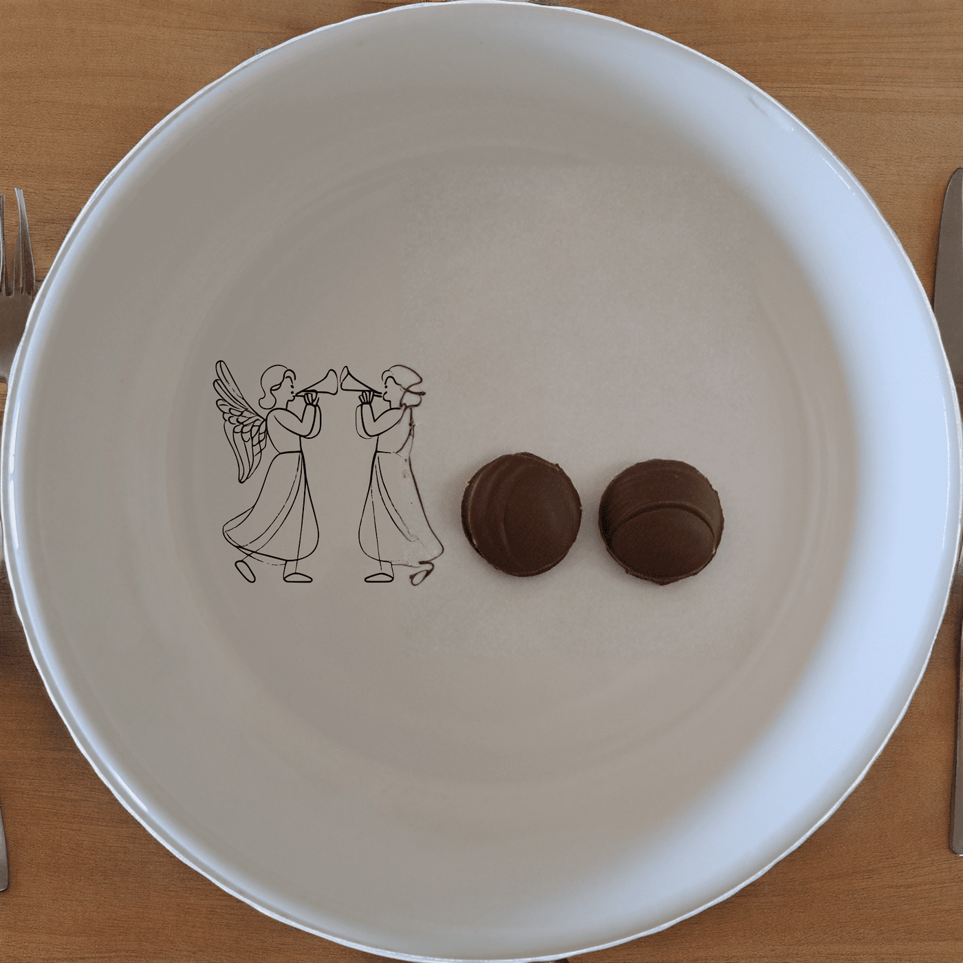 The Silhouette Angel Trumpet Bowl Set of 4 - Range 1 features elegant laser-etched designs for a sophisticated touch to your dining experience.