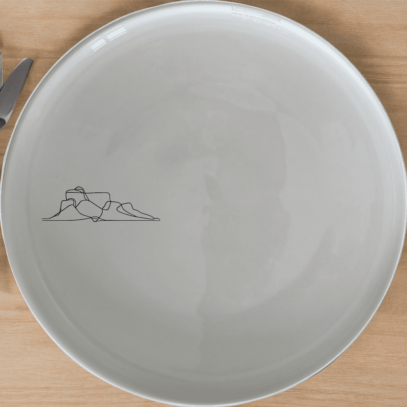The Silohette Table Mountain Side Plate Set of 4 features a minimalist design with a striking silhouette of Table Mountain, perfect for modern dining settings.