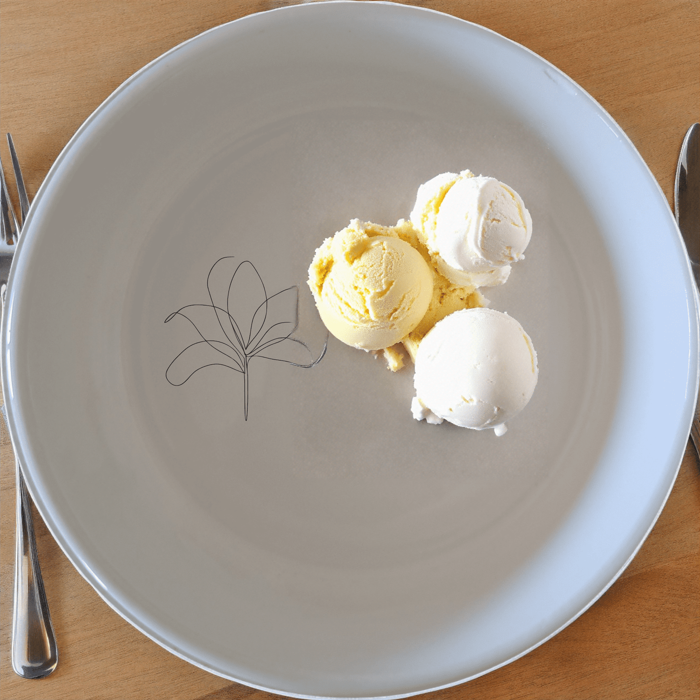 The Triostar Bowl Set of 4 offers a modern and minimalist design perfect for everyday use or special occasions.