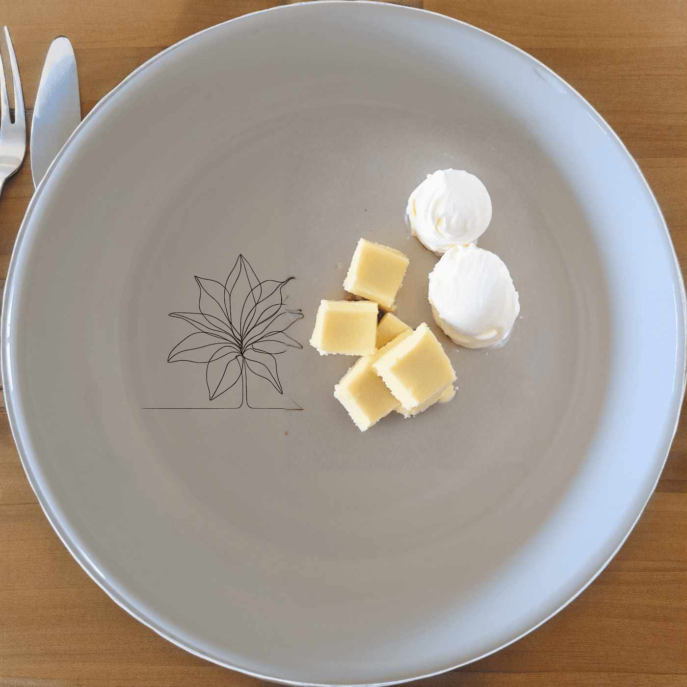 The Stromanthe Triostar Bowl Set of 4 features a unique design that adds a touch of elegance to your dining experience. Crafted from high-quality ceramic, these bowls are perfect for everyday use or special occasions.