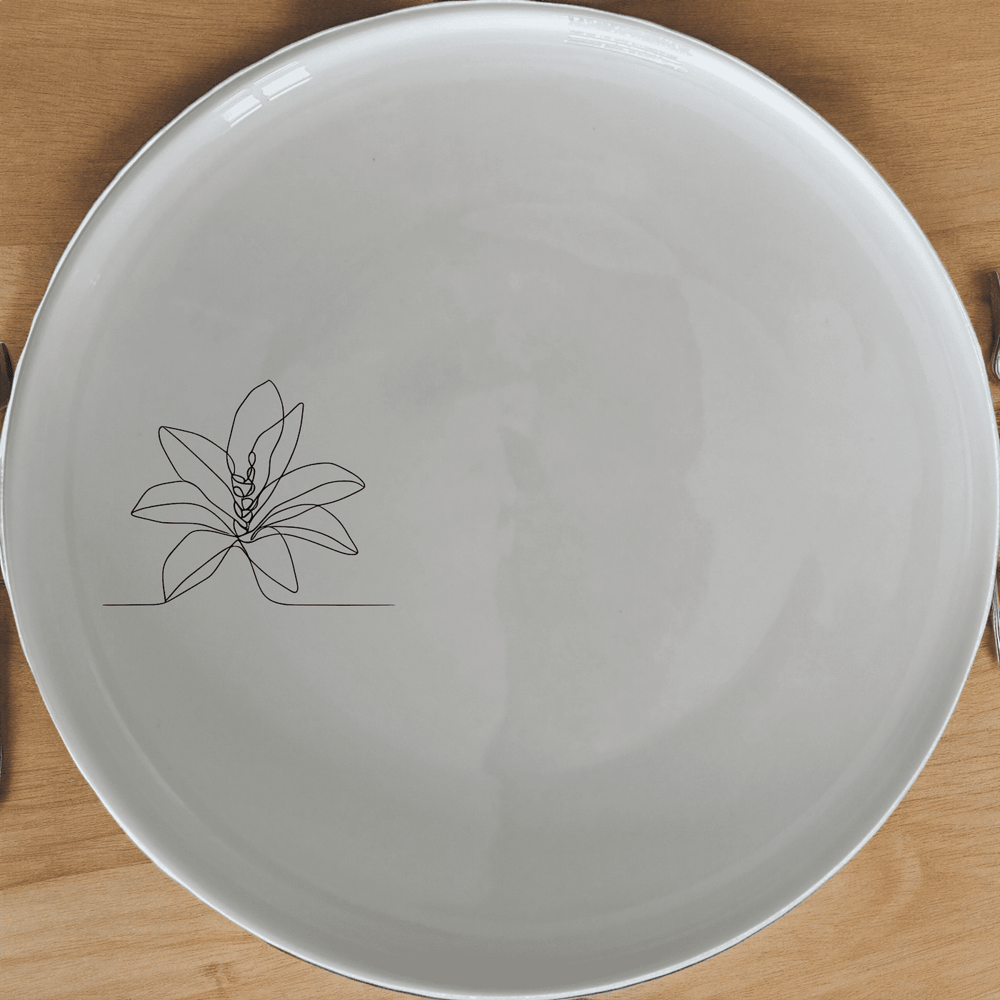 The Stromanthe Triostar Dinner Plate Set of 4 features a minimalist design with a subtle abstract pattern, perfect for modern dining.