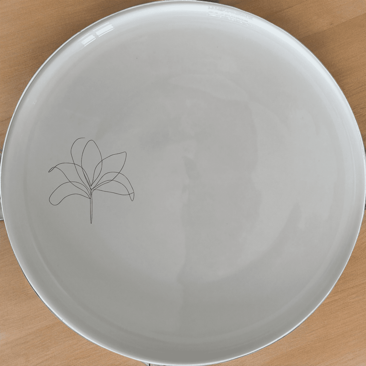The Stromanthe Triostar Side Plate Set of 4 features a unique abstract design, perfect for modern dining. Crafted from durable ceramic, these plates are both dishwasher and microwave safe.