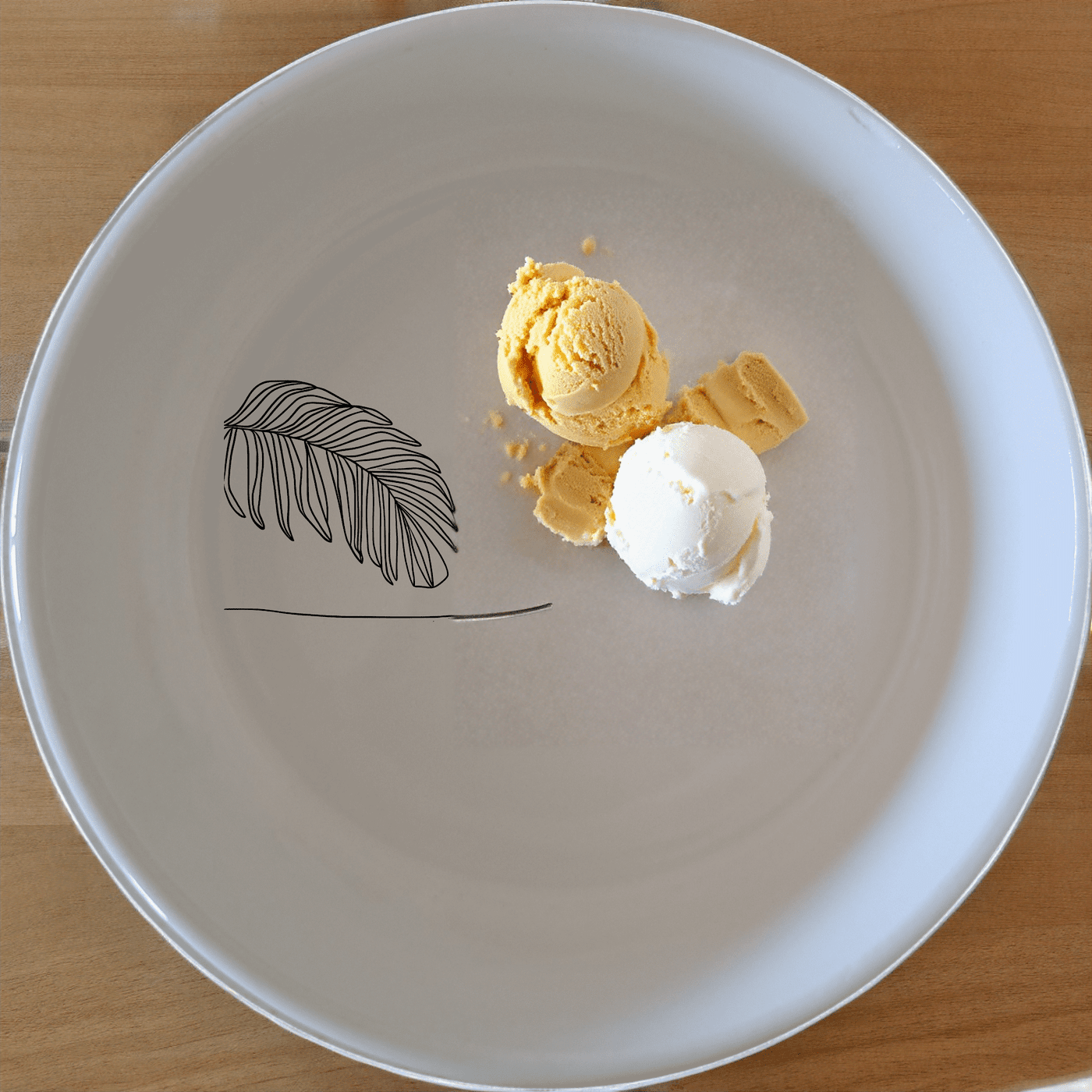 The Tropical Palm Fronds Sunset Bowl Set of 4 adds a touch of nature to your dining experience with its elegant design.