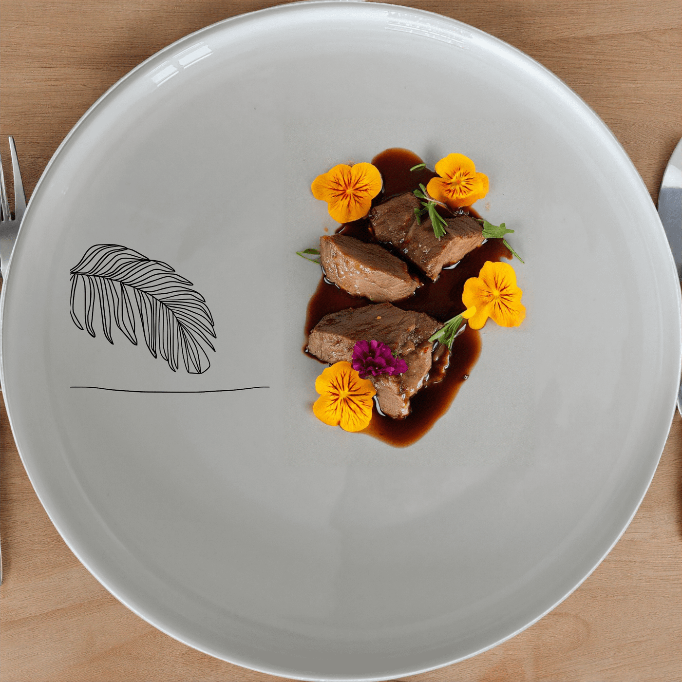 The Tropical Palm Fronds Dinner Plate Set of 4 adds a touch of nature to your dining table with elegant palm frond designs.