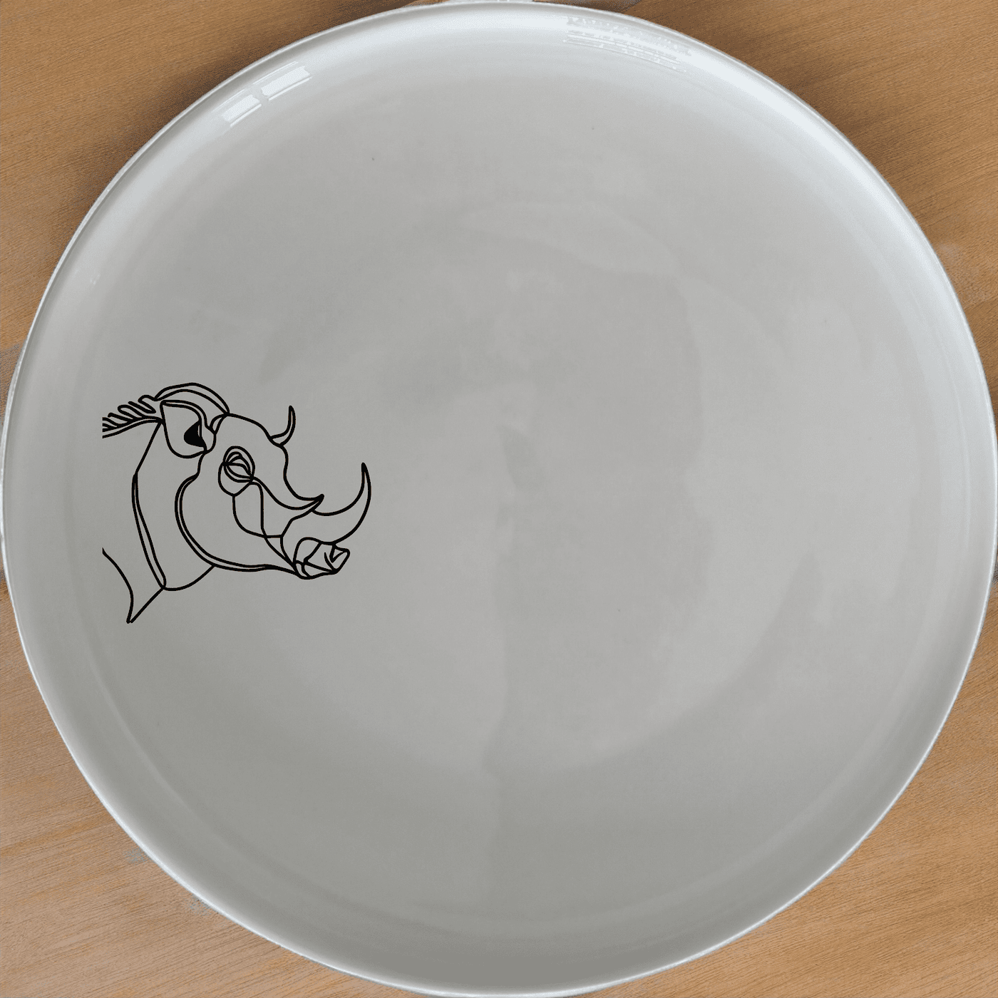 The Warthog Portrait Dinner Plate Set of 4 features a striking silhouette design, perfect for modern dining settings.