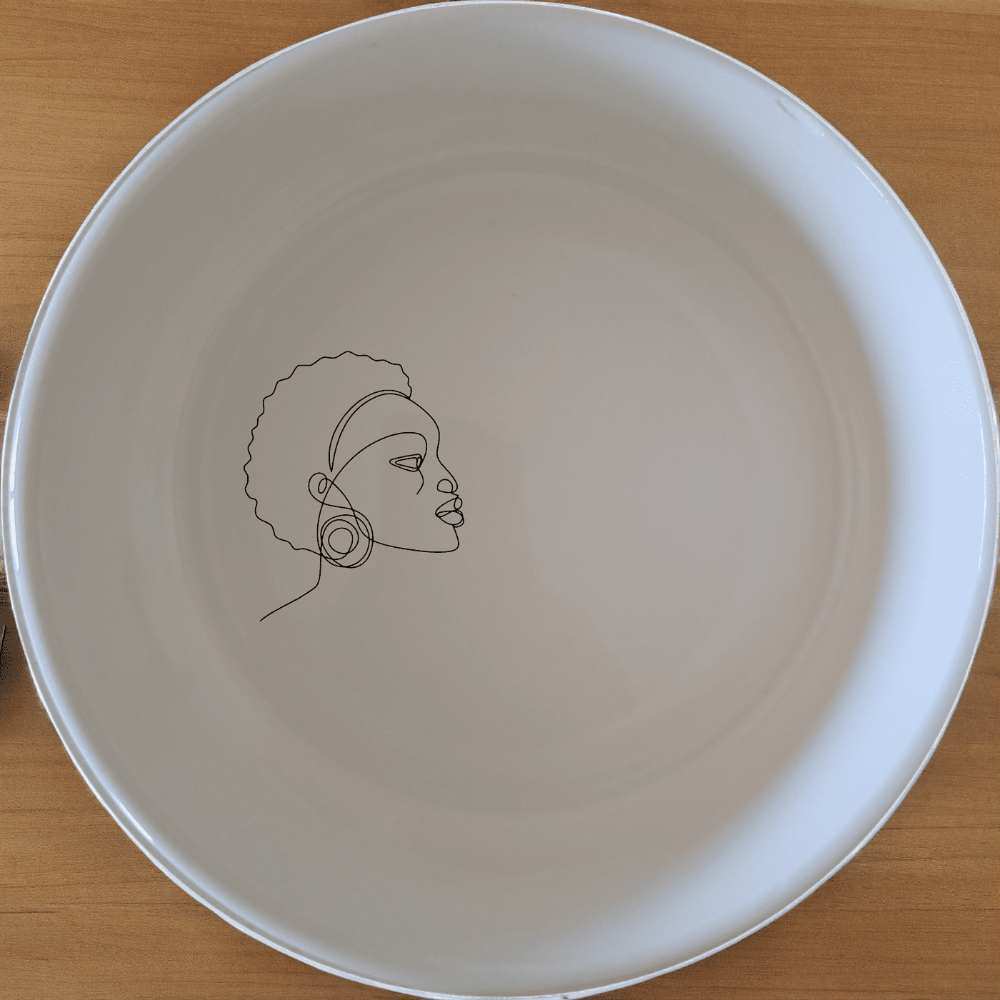 Young African Woman Bowl Set of 4 - Range 1 is a stylish and modern addition to your kitchen, perfect for everyday use or special occasions.