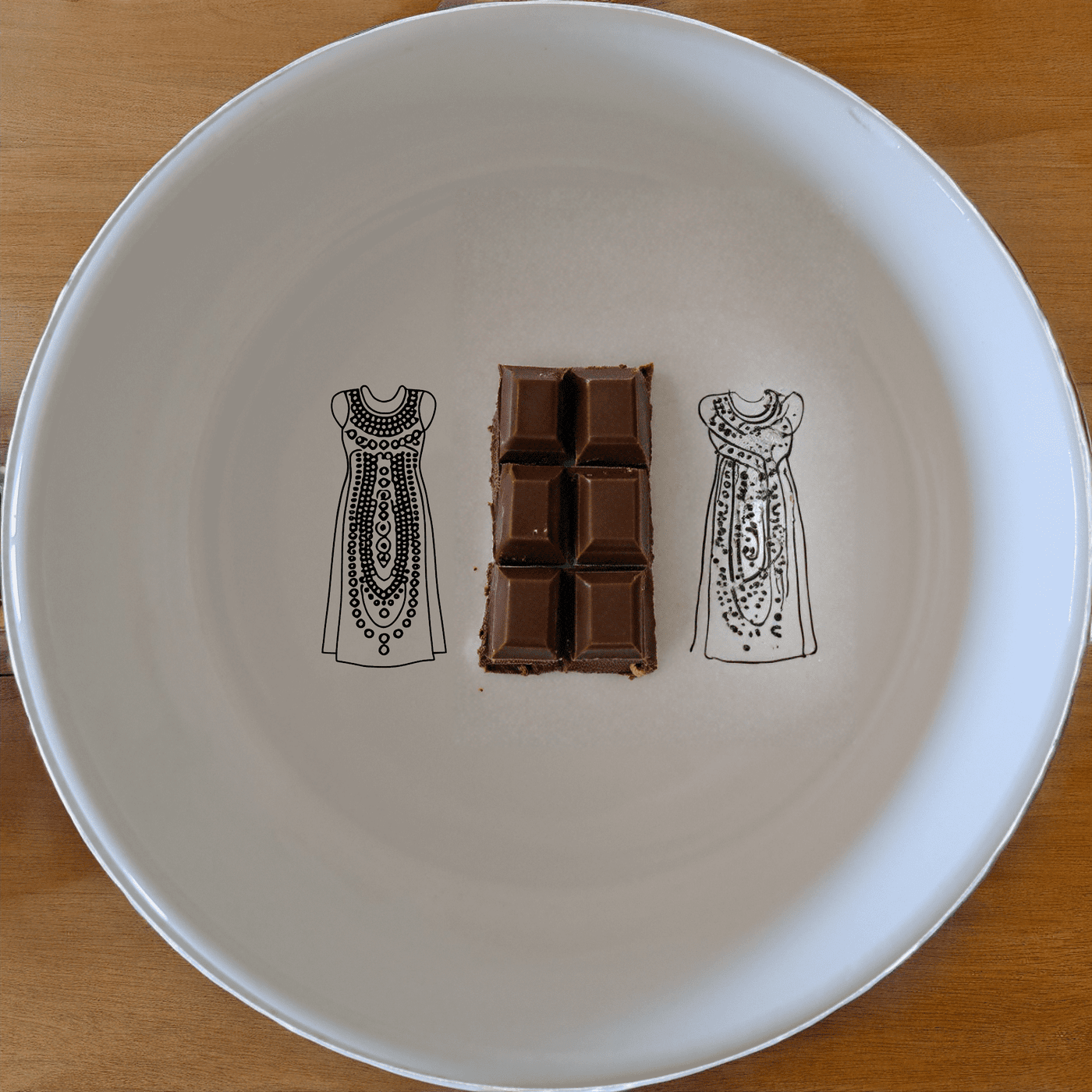 The Zulu Beadwork Traditional Pattern Design Bowl Set of 4 features intricate Zulu beadwork designs, perfect for adding cultural flair to your dining experience.