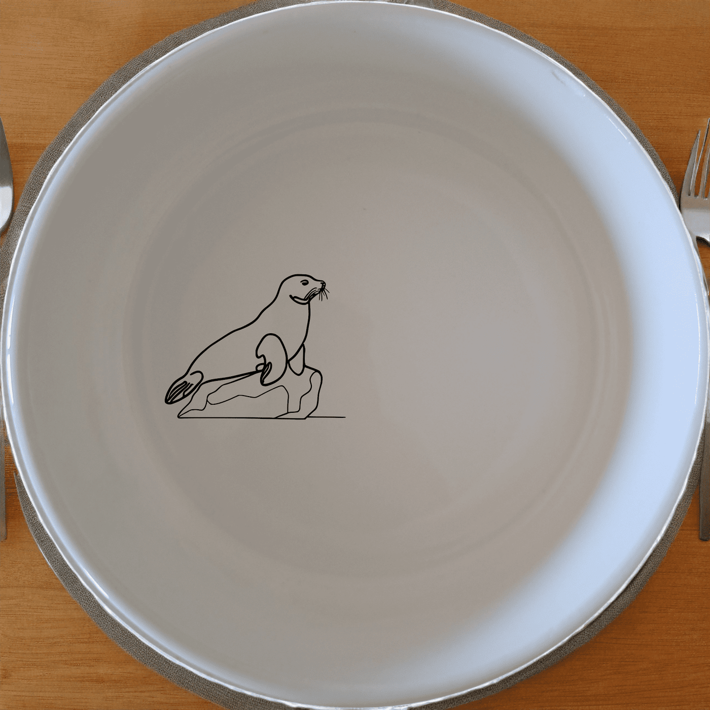 The Harbor Seal Bowl Set of 4 - Range 1 features a charming harbor seal design, perfect for adding a touch of nature to your dining table.